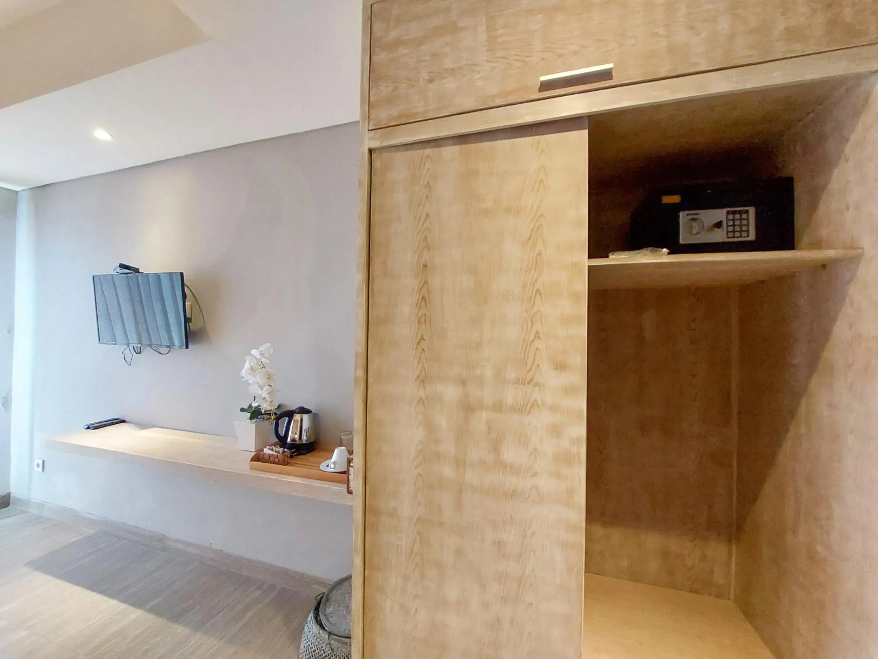 TV and multimedia, Bathroom in Locomotive Hotel and Spa by EPS