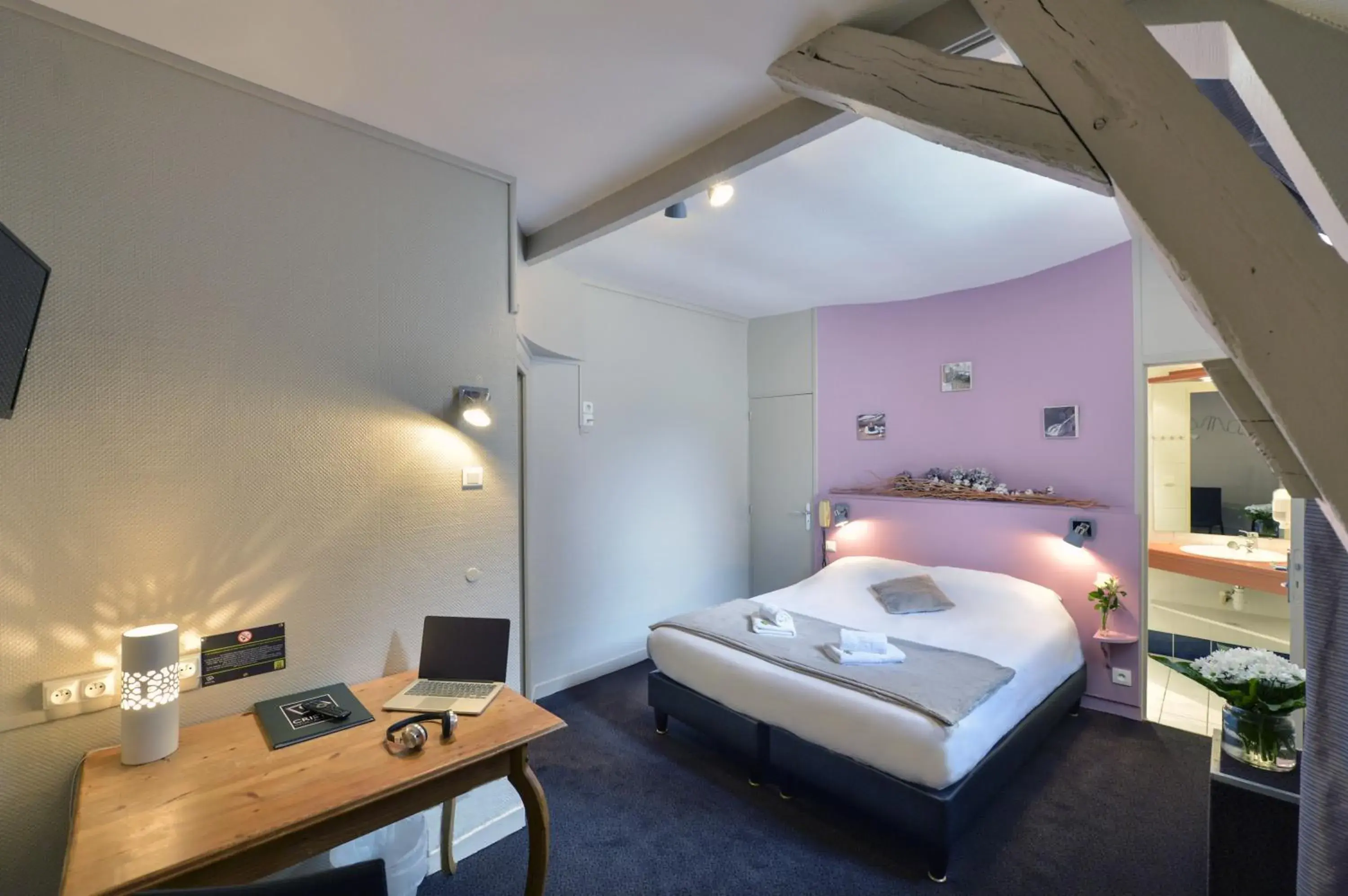 Bedroom, Bed in Cristal Hôtel Restaurant - Logis Hotels Bedroom, Bed in Cristal Hôtel Restaurant - Logis Hotels