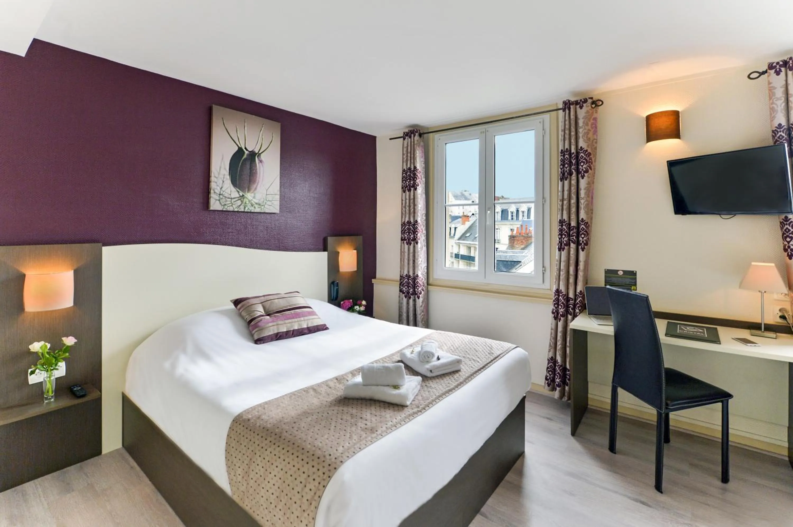 Bedroom, Bed in Cristal Hôtel Restaurant - Logis Hotels