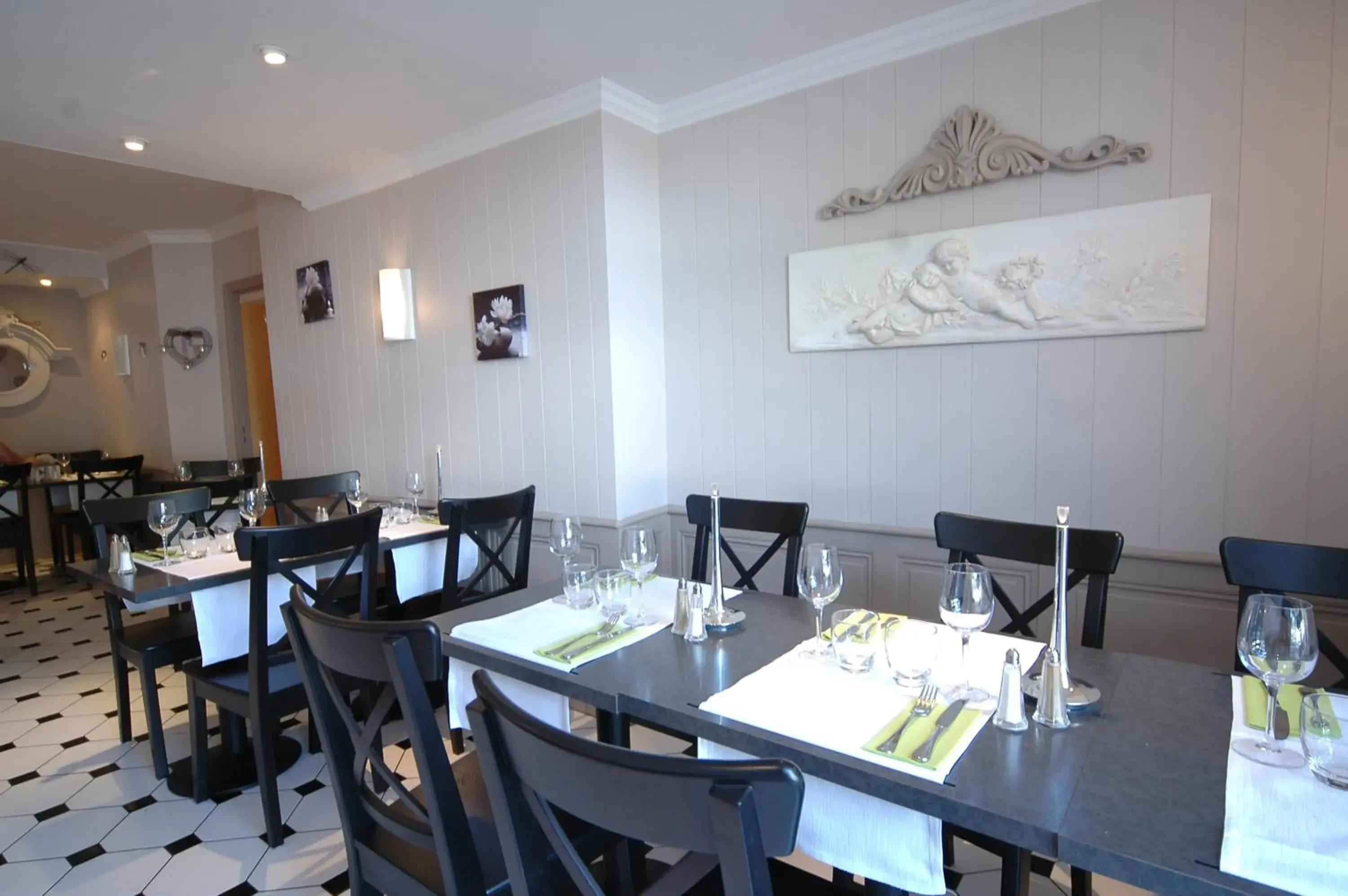 Restaurant/places to eat in Cristal Hôtel Restaurant - Logis Hotels Restaurant/places to eat in Cristal Hôtel Restaurant - Logis Hotels