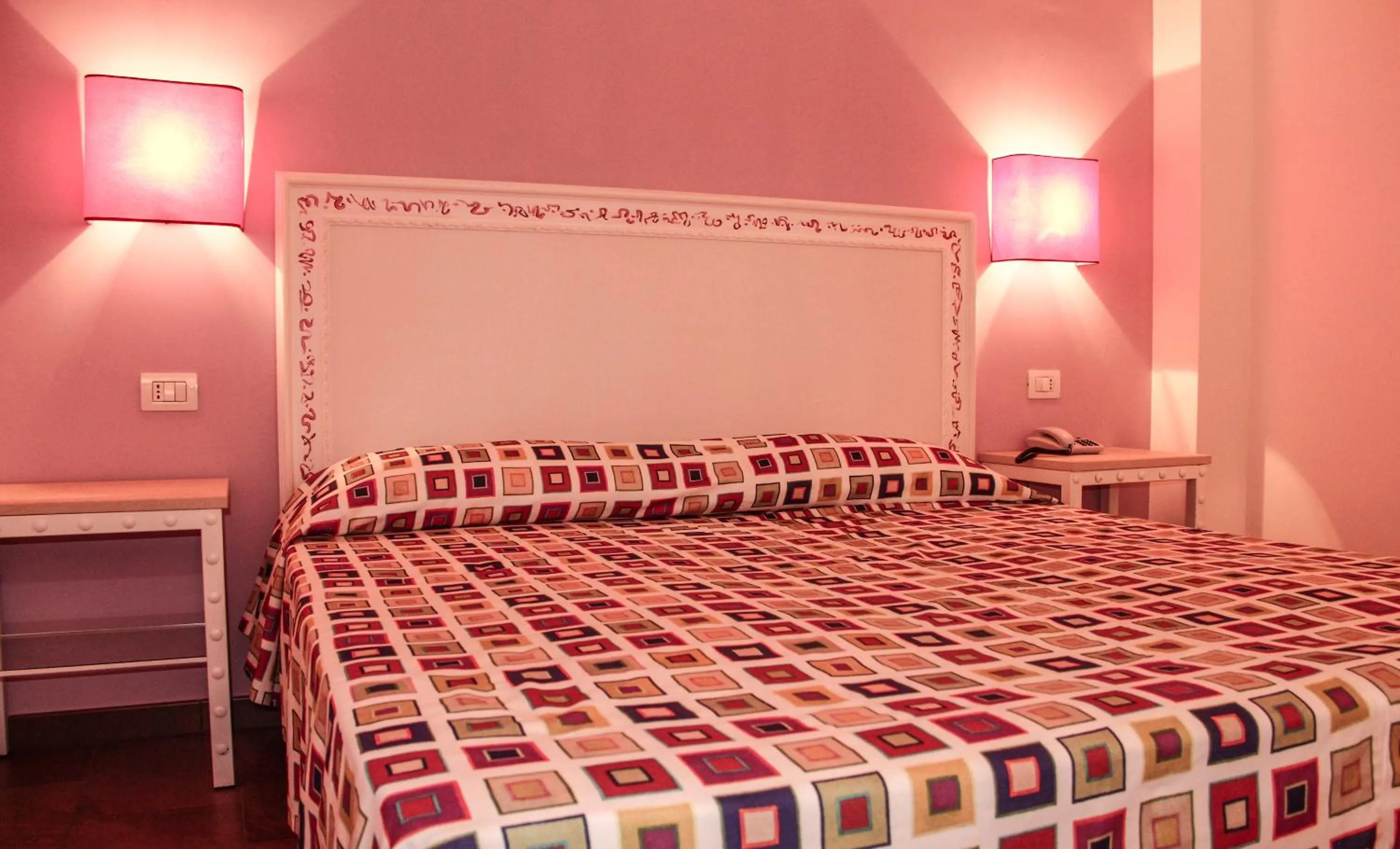 Decorative detail, Bed in Hotel O'scià