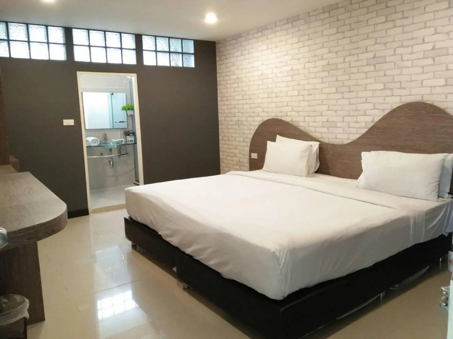 Photo of the whole room, Bed in Ton Aor Place Hotel