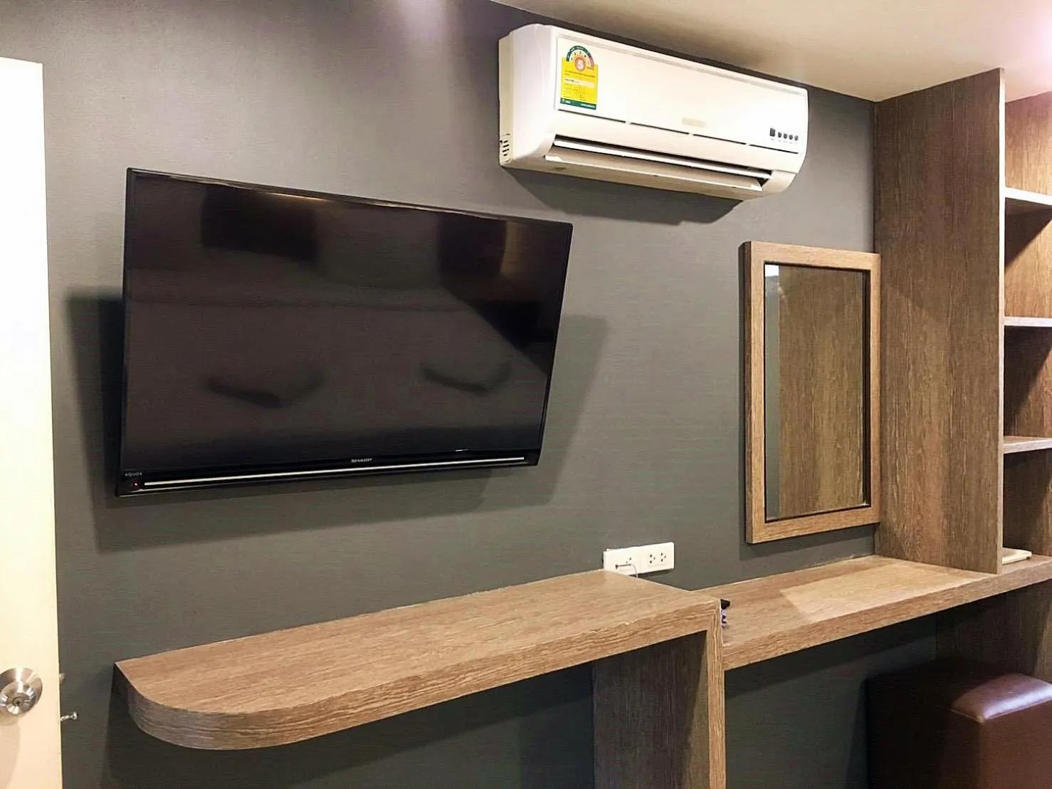 TV and multimedia in Ton Aor Place Hotel