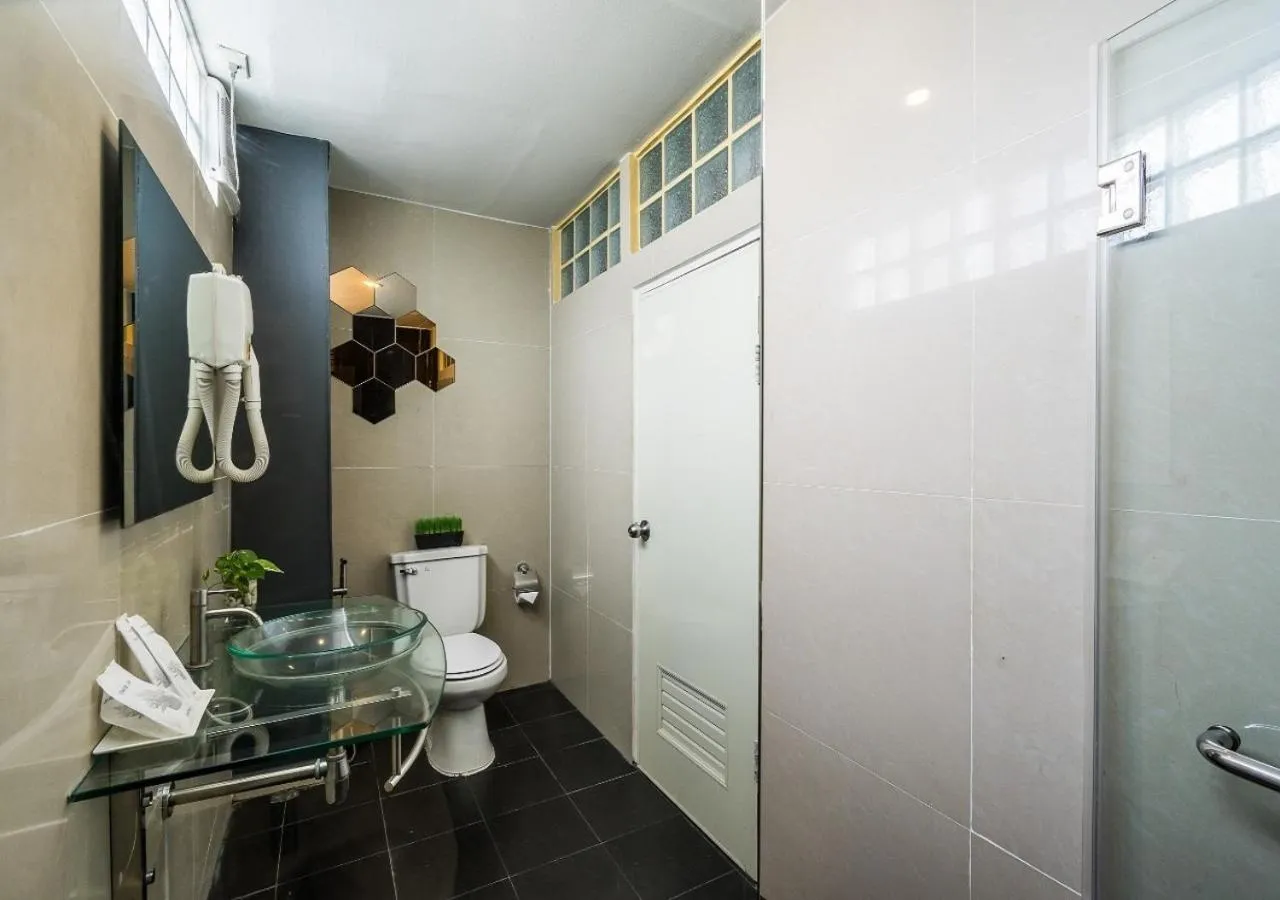 Bathroom in Ton Aor Place Hotel