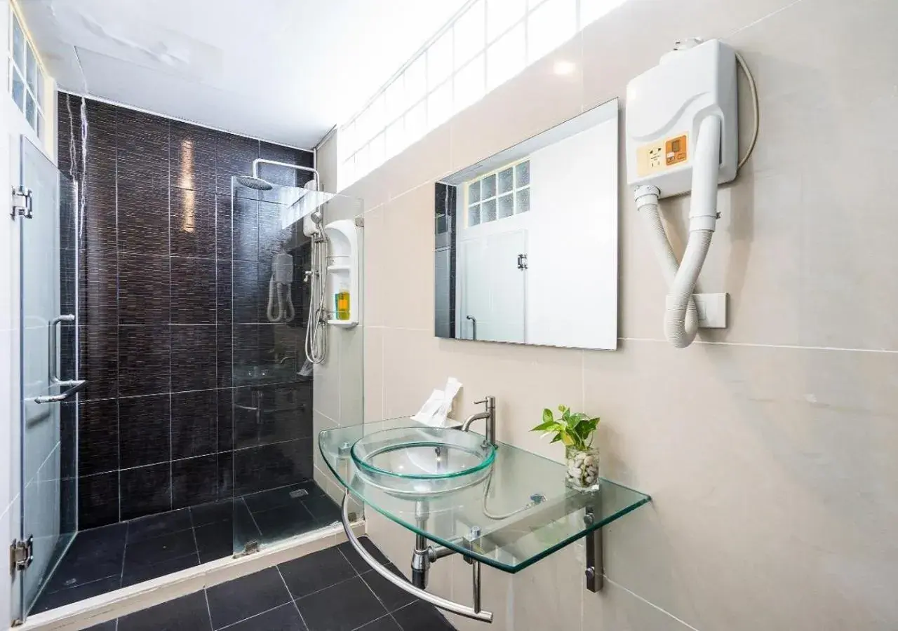 Bathroom in Ton Aor Place Hotel Bathroom in Ton Aor Place Hotel