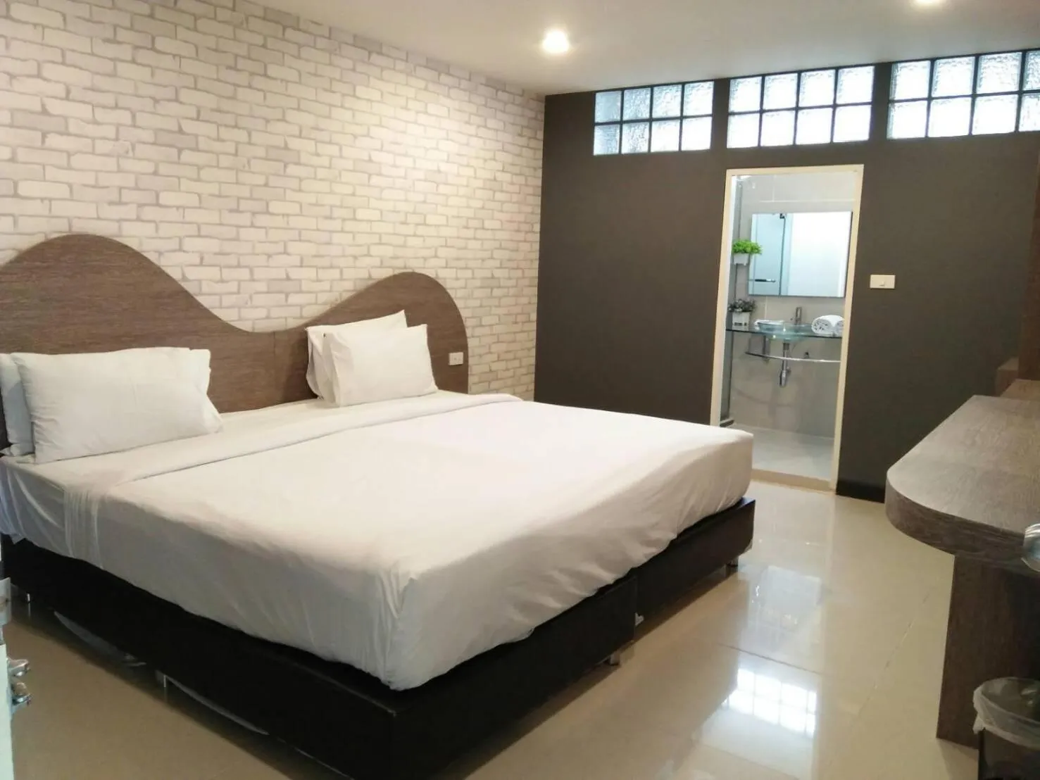 Photo of the whole room, Bed in Ton Aor Place Hotel