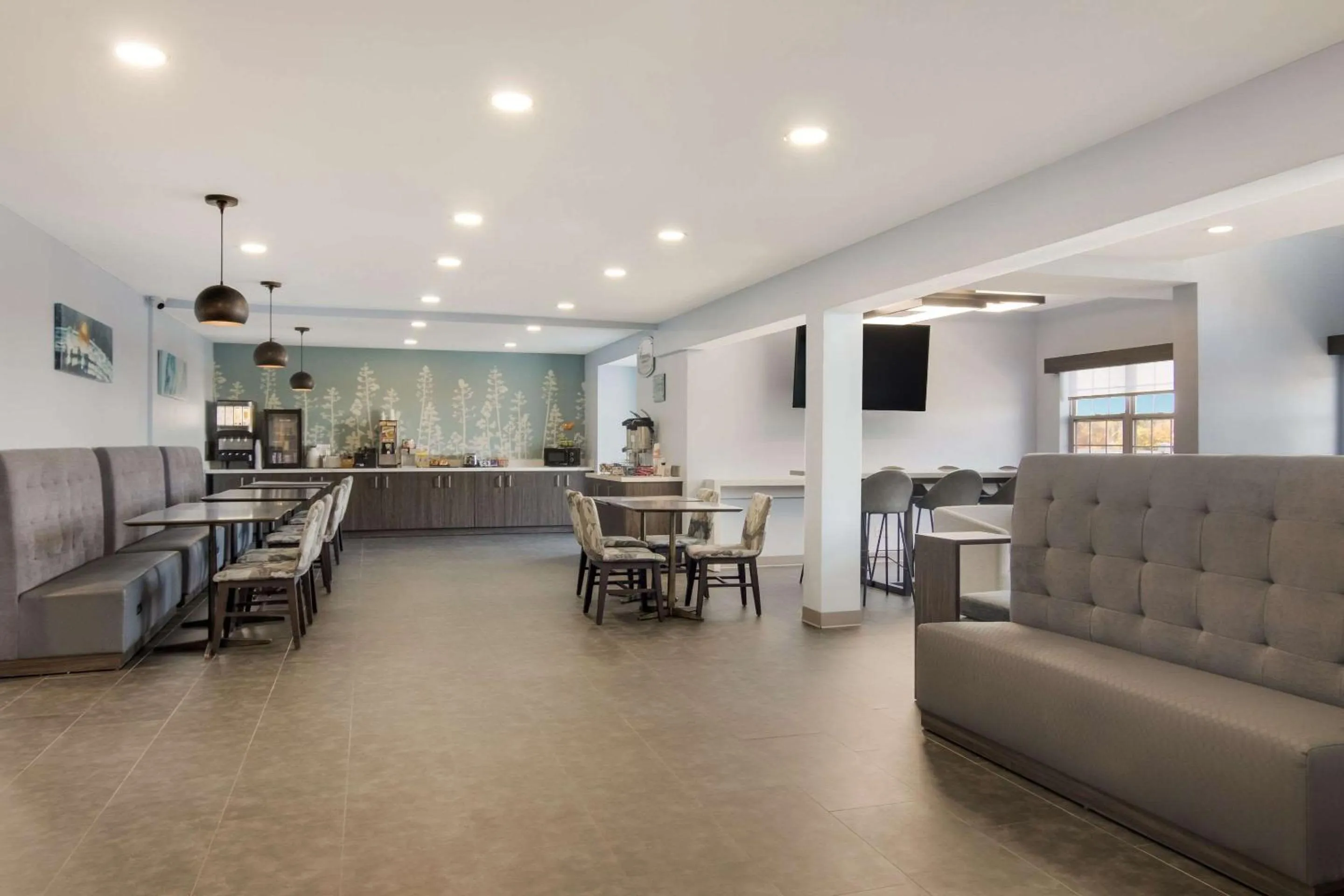 Breakfast in Sleep Inn & Suites Clarion, PA near I-80