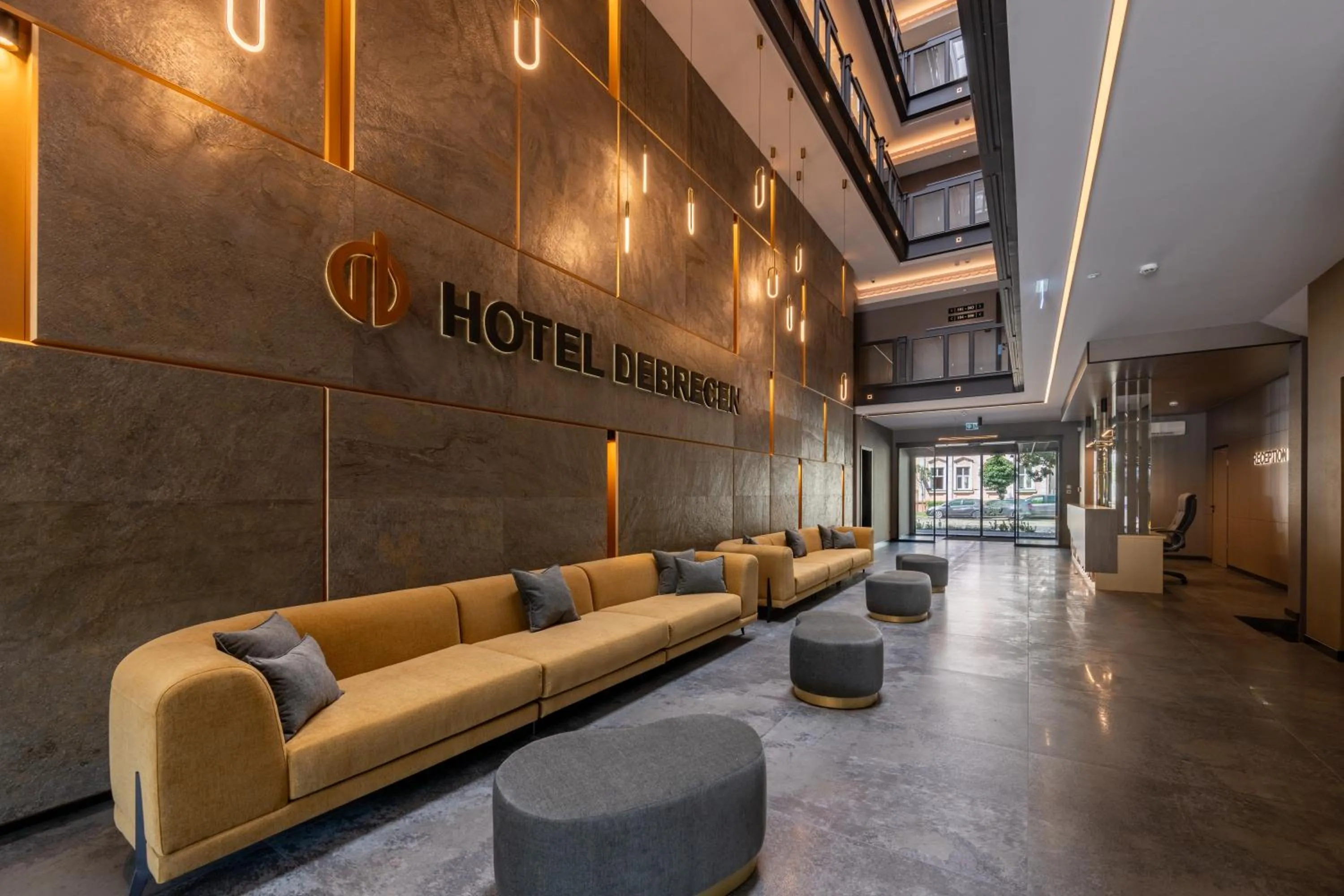 Lobby or reception in Hotel Debrecen