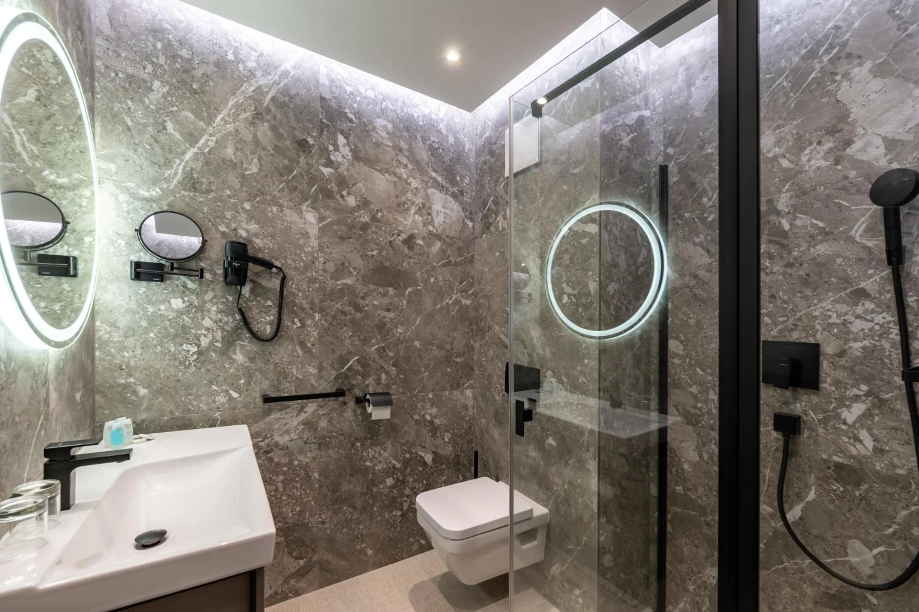 Shower in Hotel Debrecen