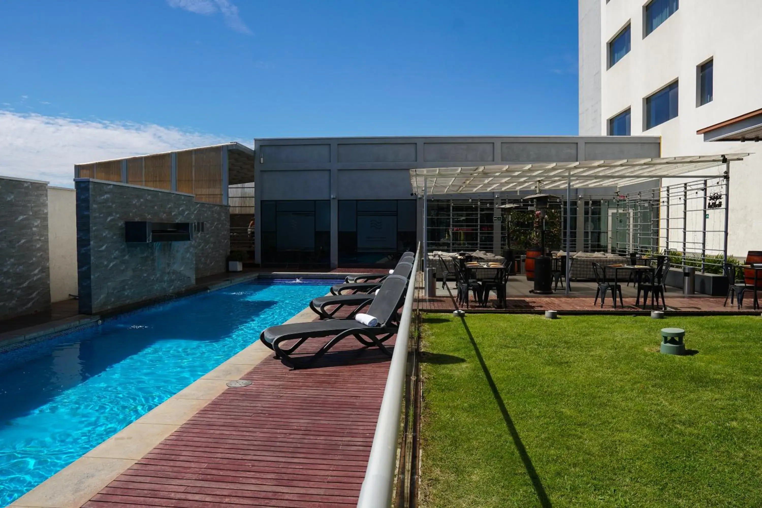 Pool view in Hotel Parada Linares Pool view in Hotel Parada Linares
