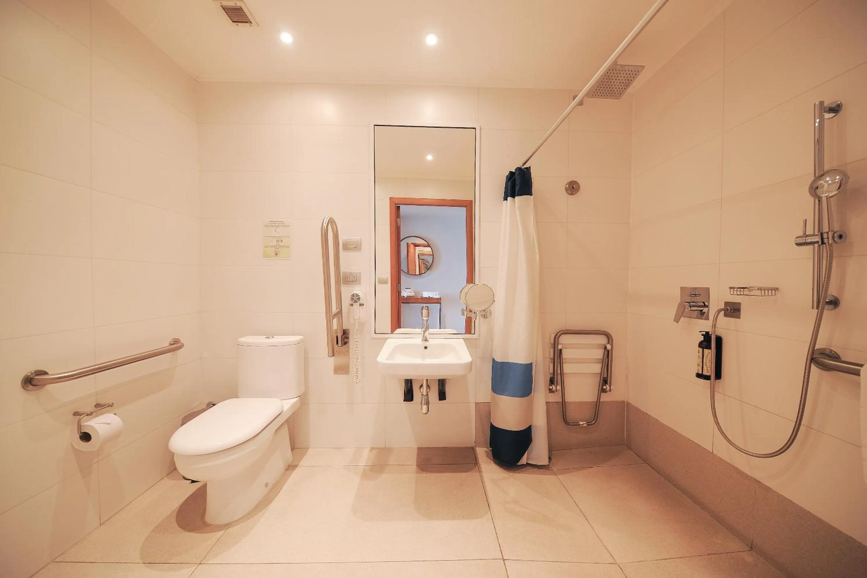 Shower in Hotel Parada Linares