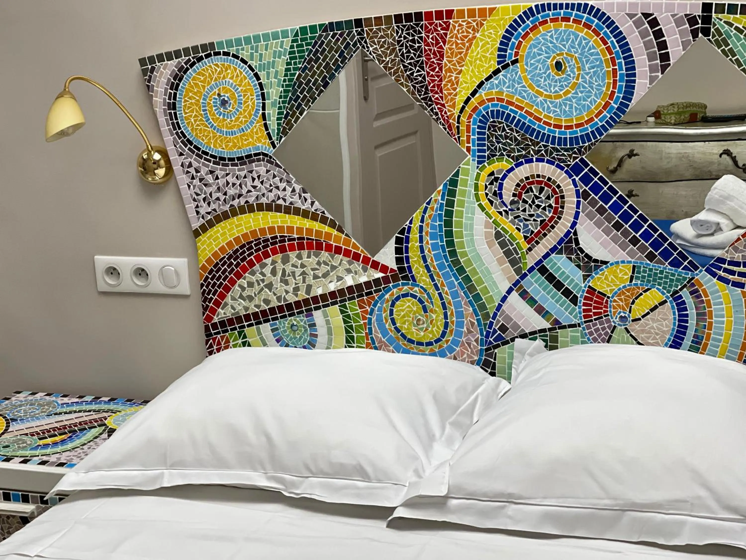 Bed in Hotel le Romanesque