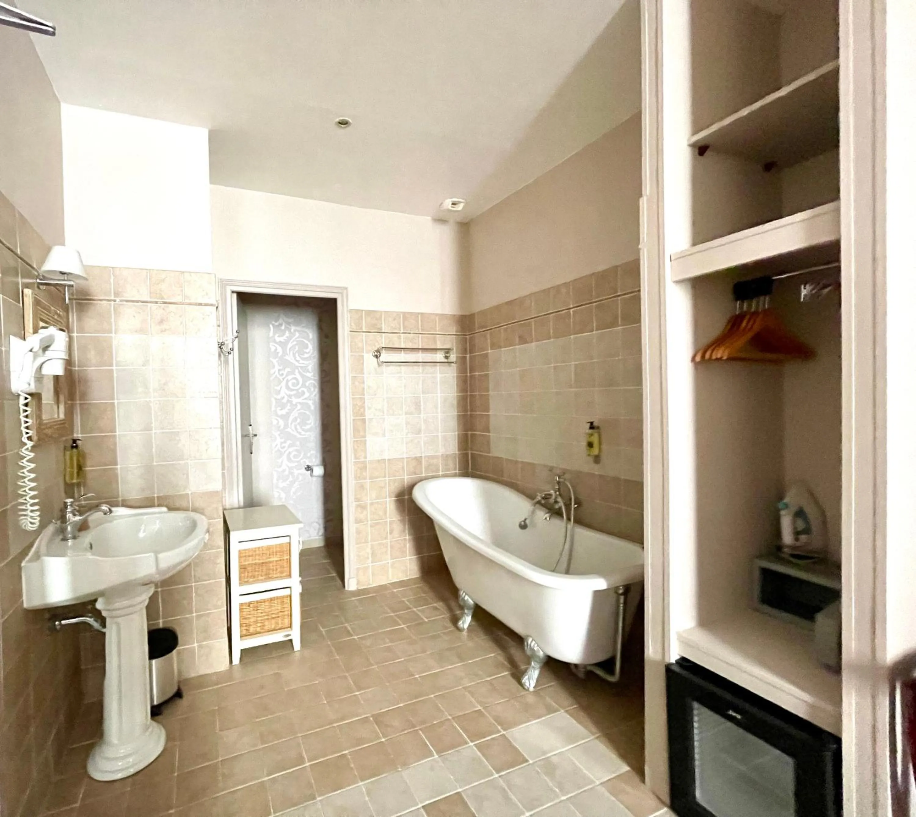 Bathroom in Hotel le Romanesque