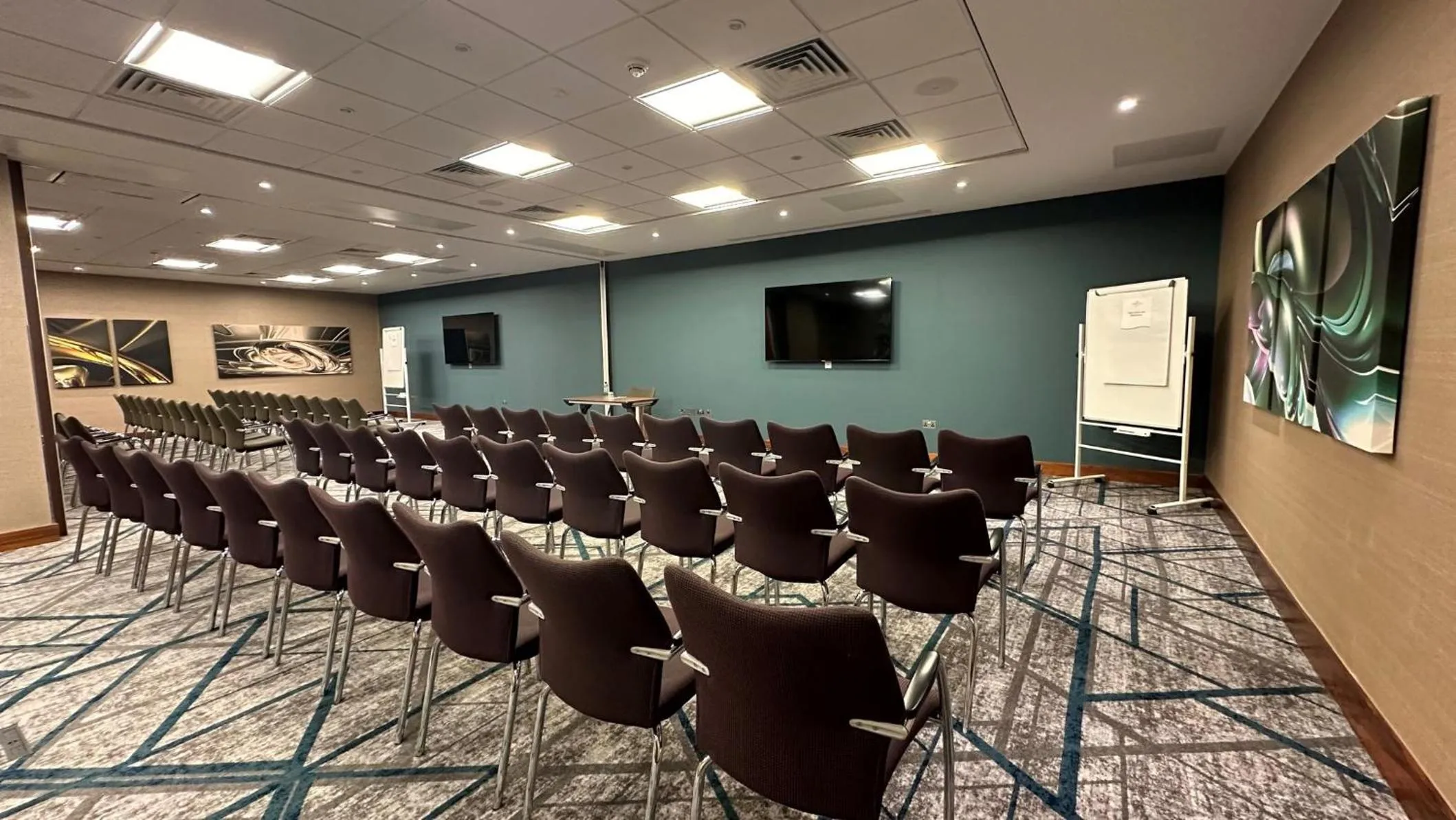 Meeting/conference room in Crowne Plaza Reading