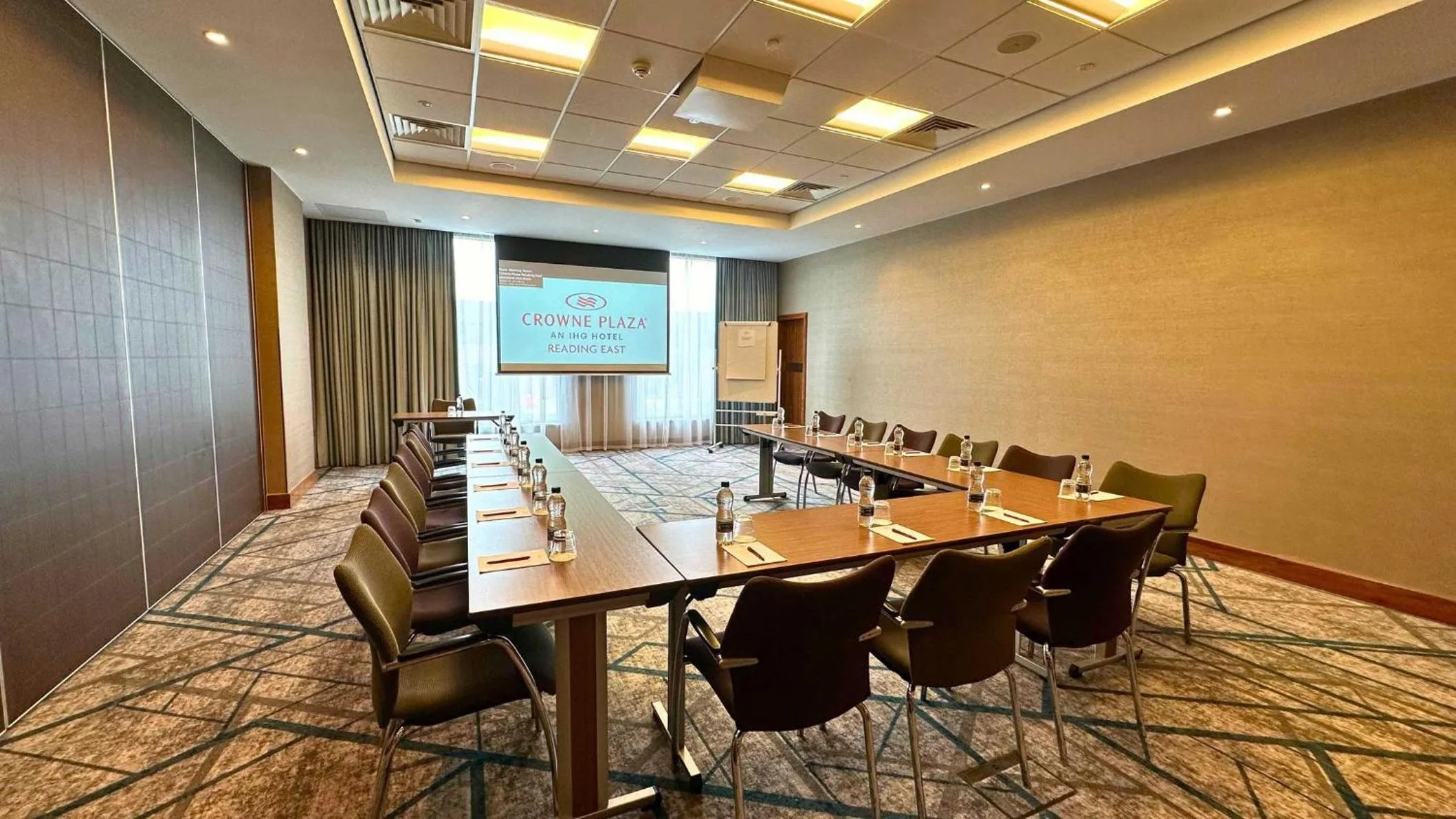 Meeting/conference room in Crowne Plaza Reading