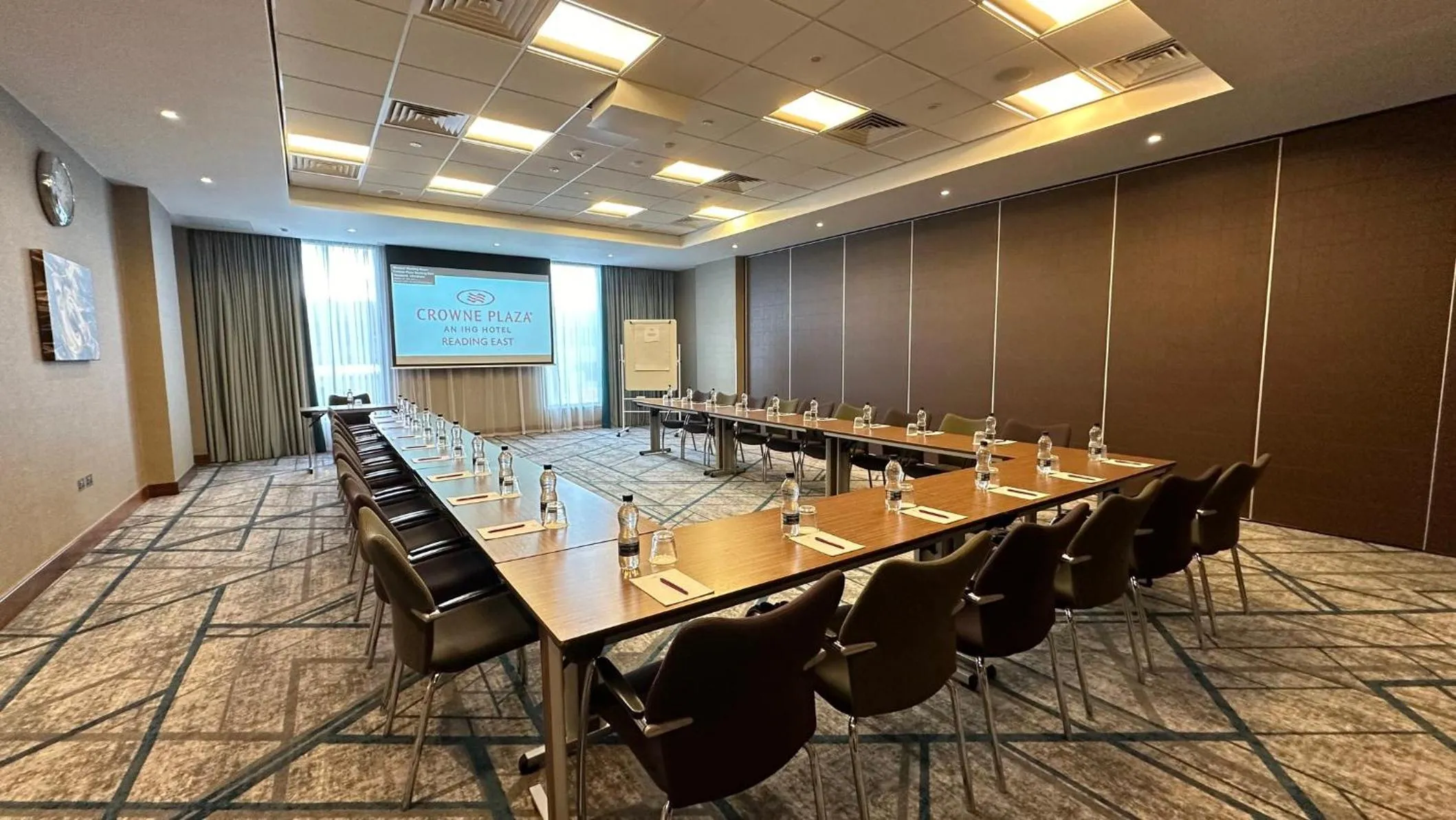 Meeting/conference room in Crowne Plaza Reading