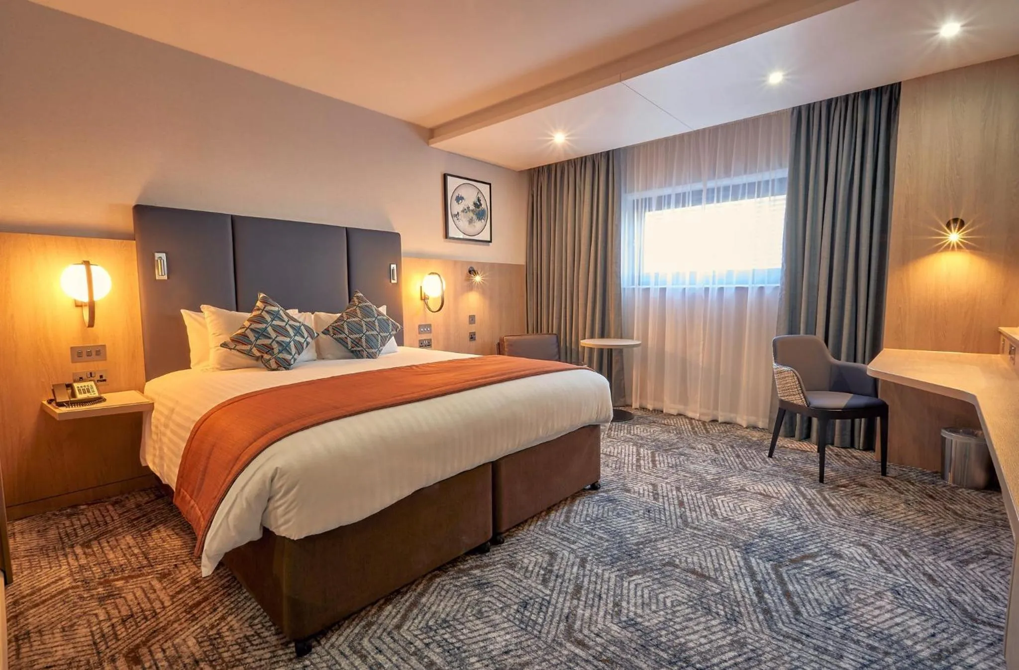 Photo of the whole room, Bed in Crowne Plaza Reading