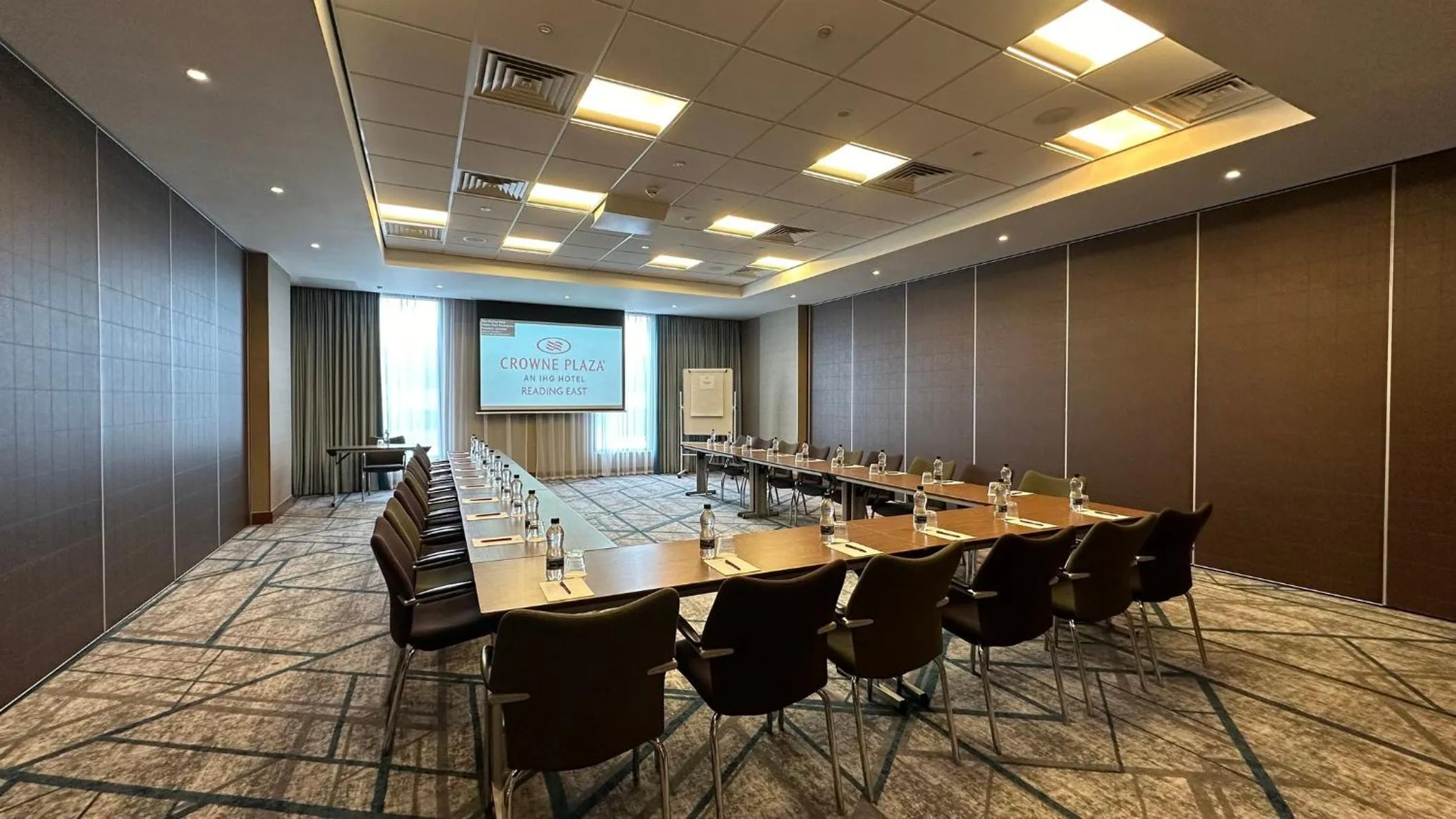 Meeting/conference room in Crowne Plaza Reading