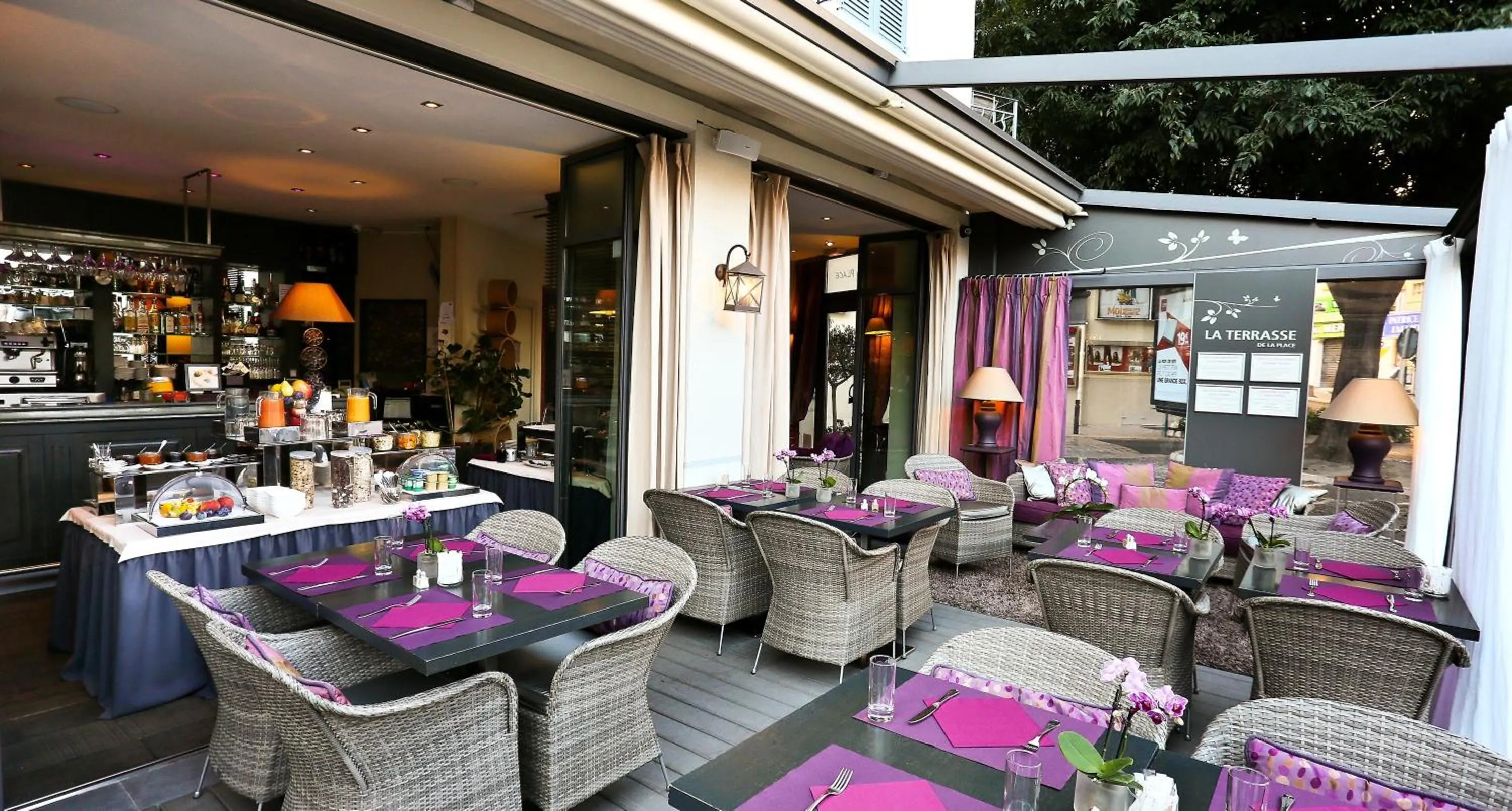 Restaurant/places to eat in La Place Boutique Hotel