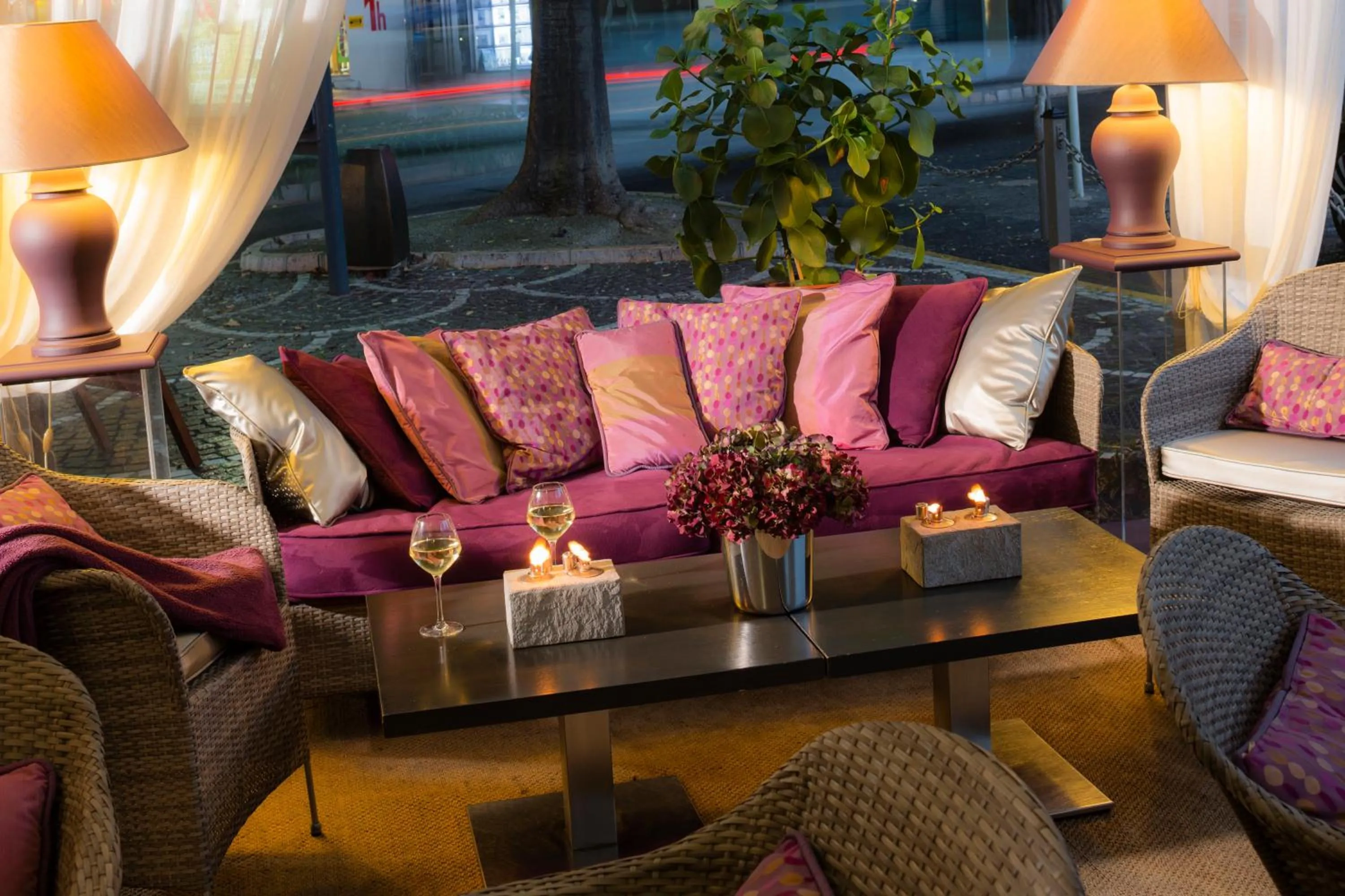 Lounge or bar in La Place Boutique Hotel