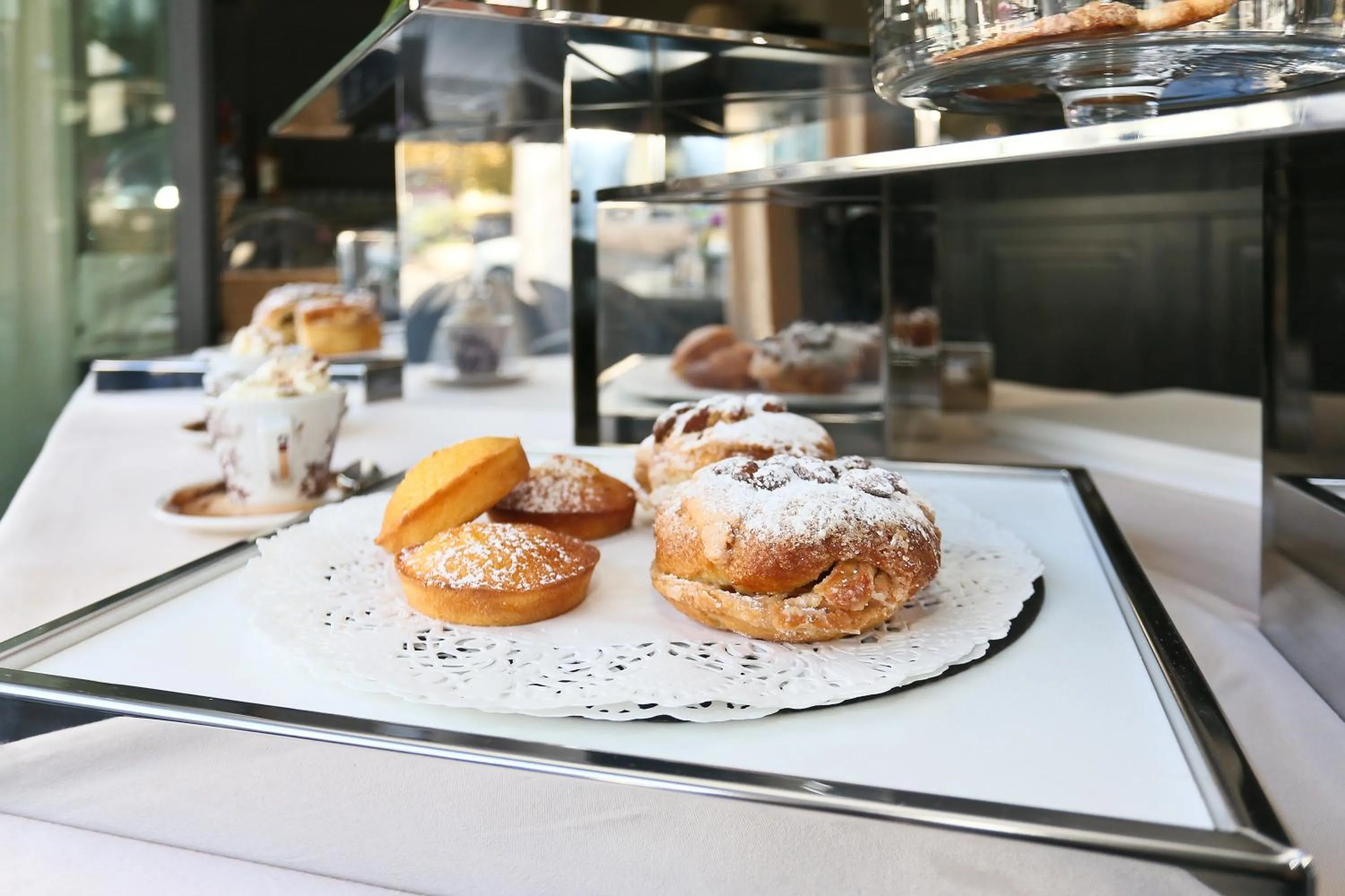 Restaurant/places to eat in La Place Boutique Hotel