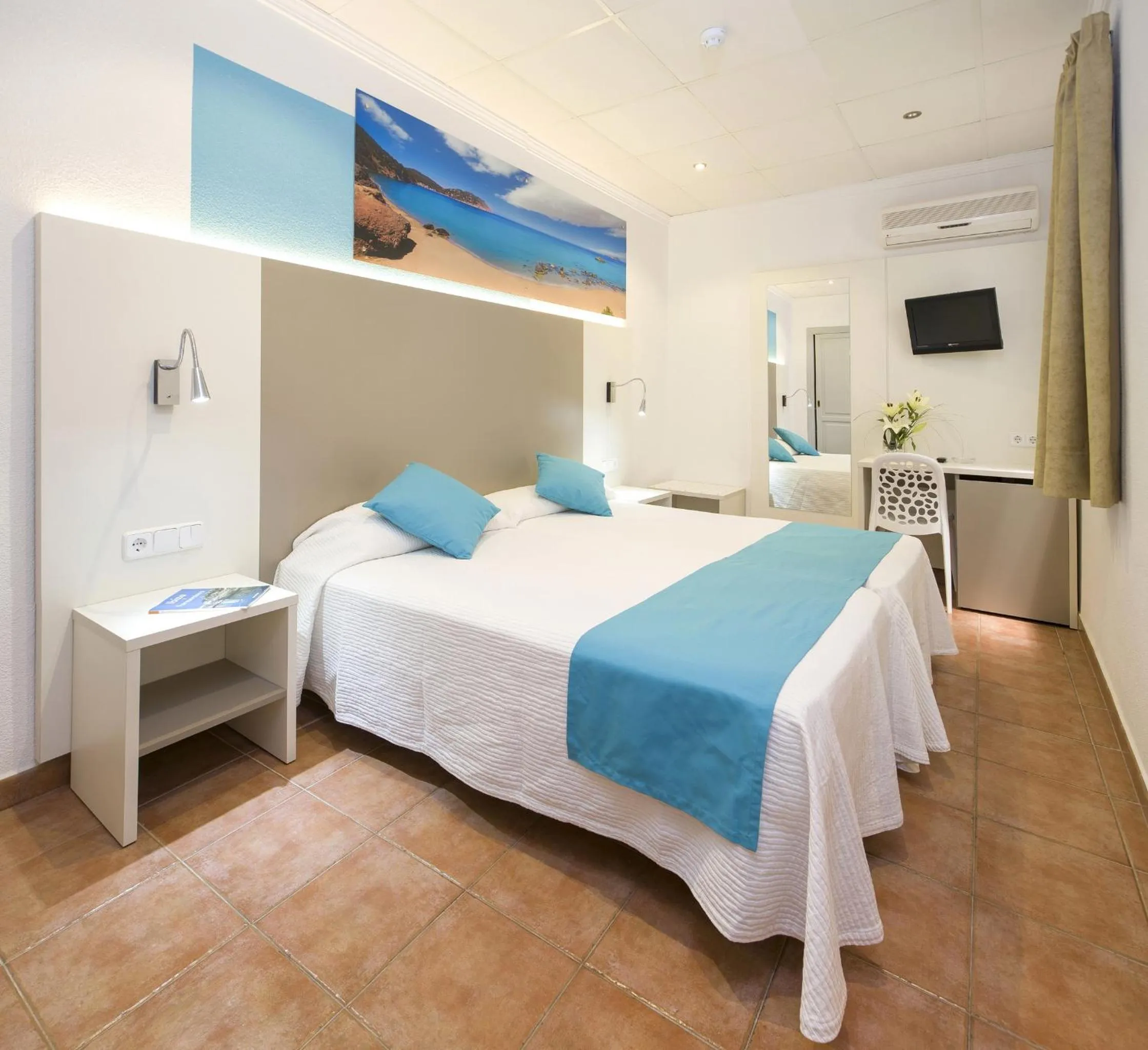 Photo of the whole room, Bed in Hostal Adelino