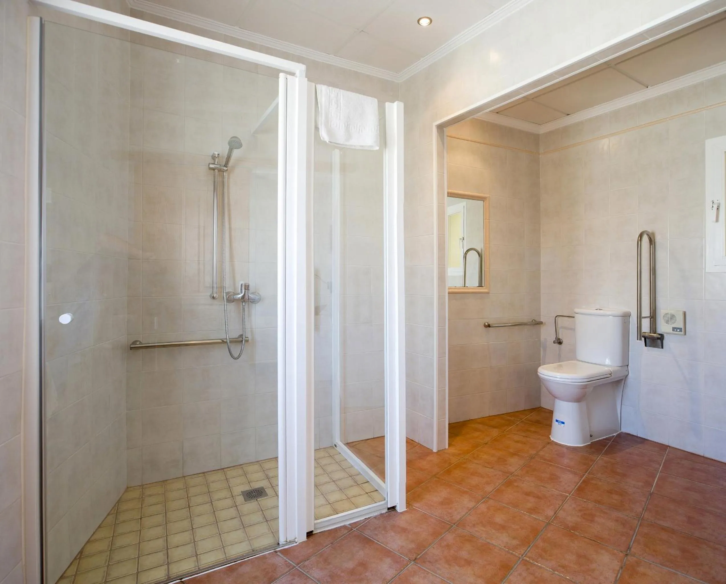 Shower in Hostal Adelino