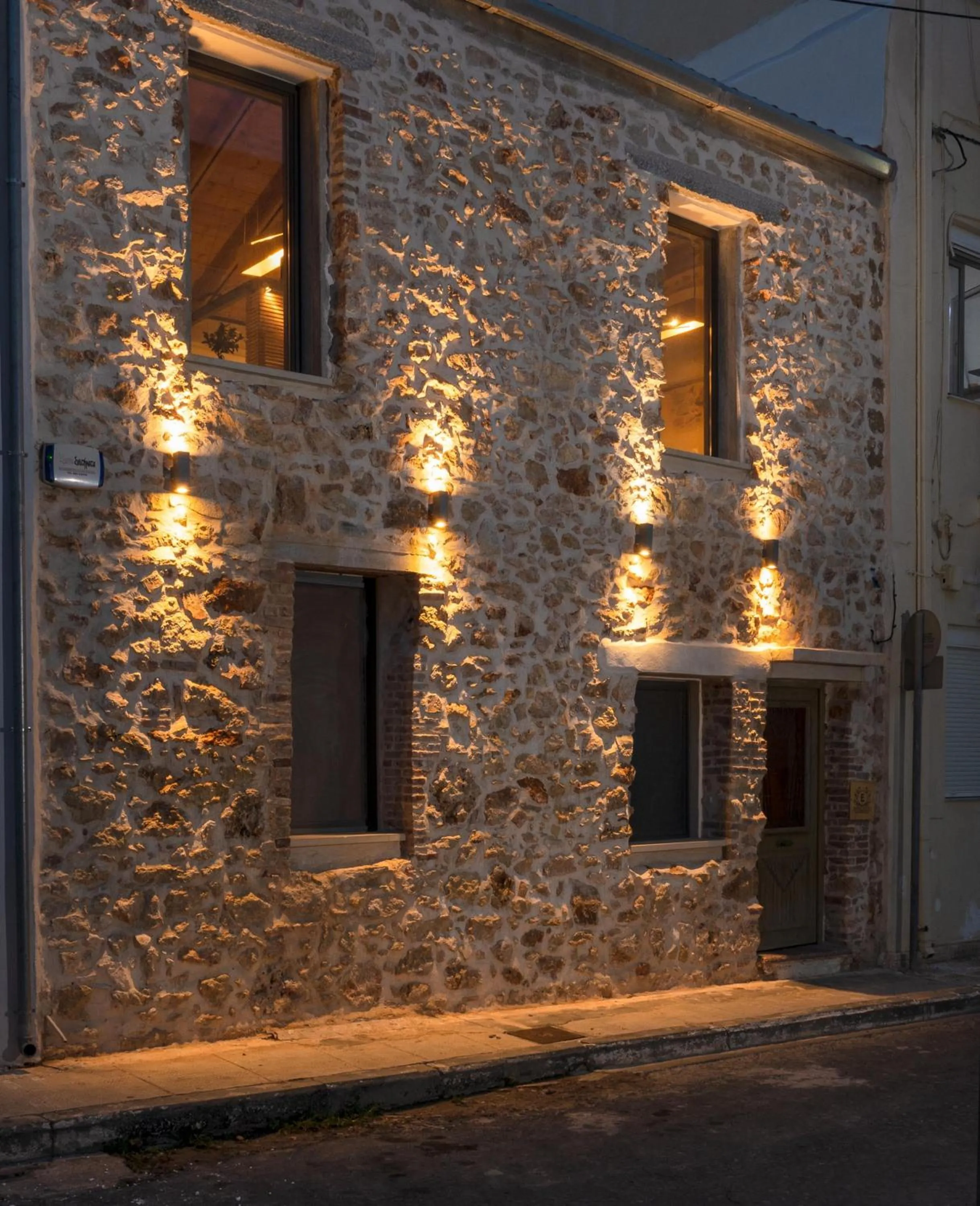 Facade/entrance in Evans House