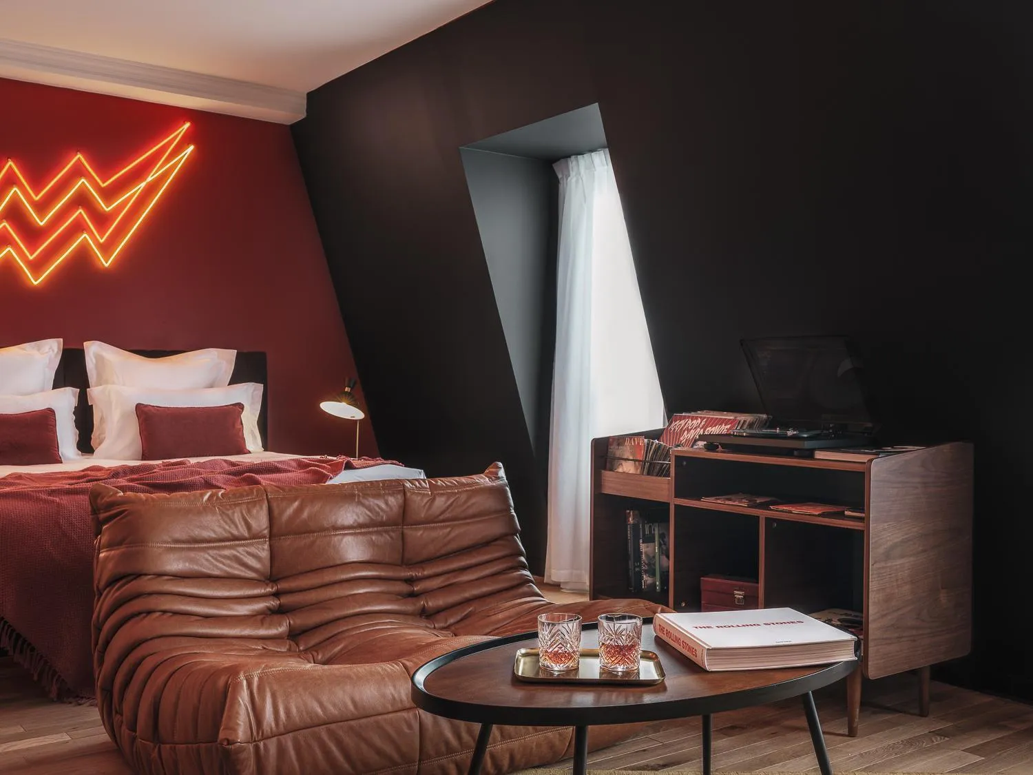 Photo of the whole room, Bed in Seven Hotel Paris