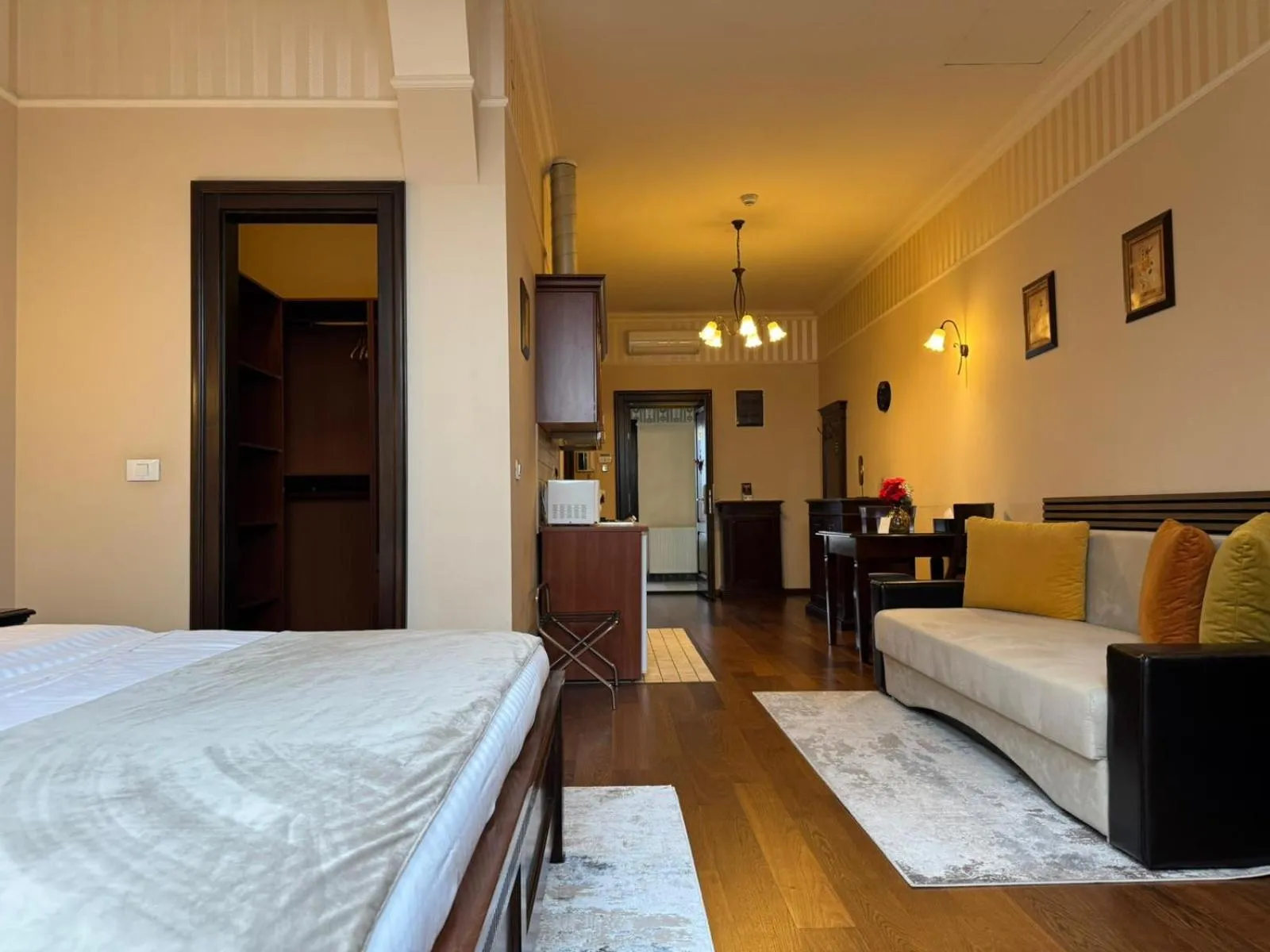 Living room, Bed in Aparthotel Iosefin Residence