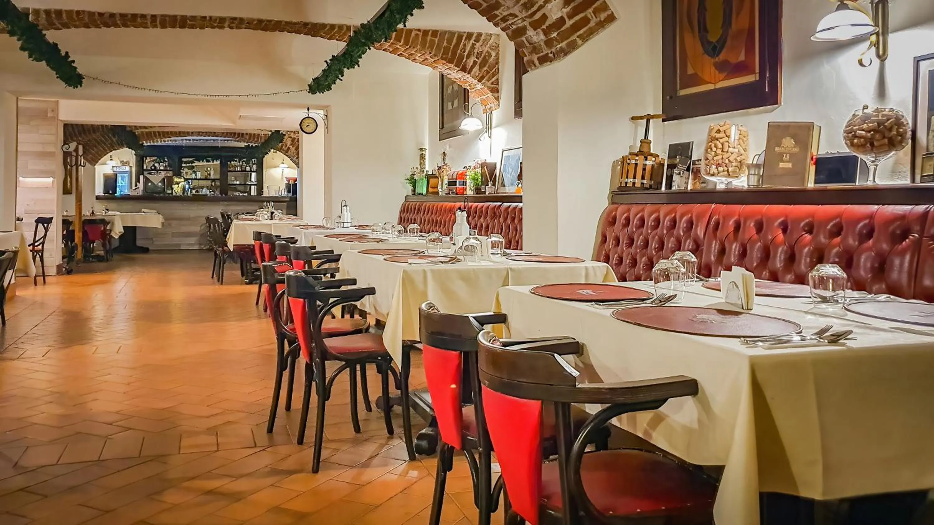 Restaurant/places to eat in Aparthotel Iosefin Residence