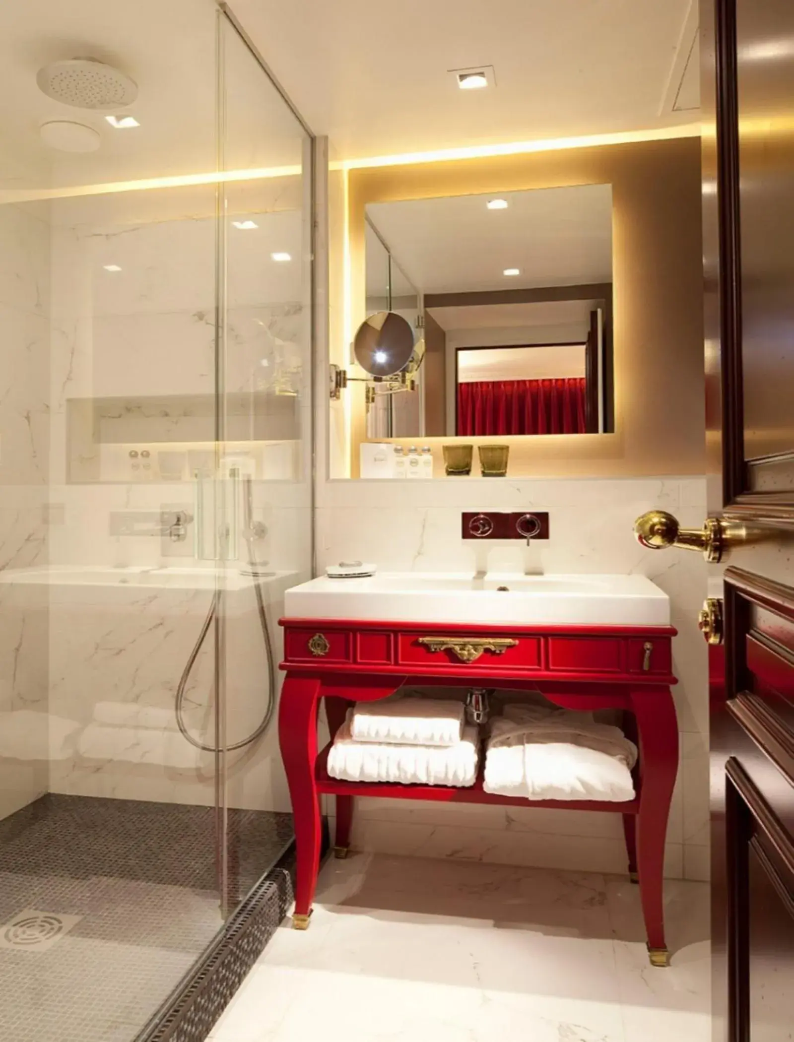 Bathroom, Bed in La Maison Favart Bathroom, Bed in La Maison Favart