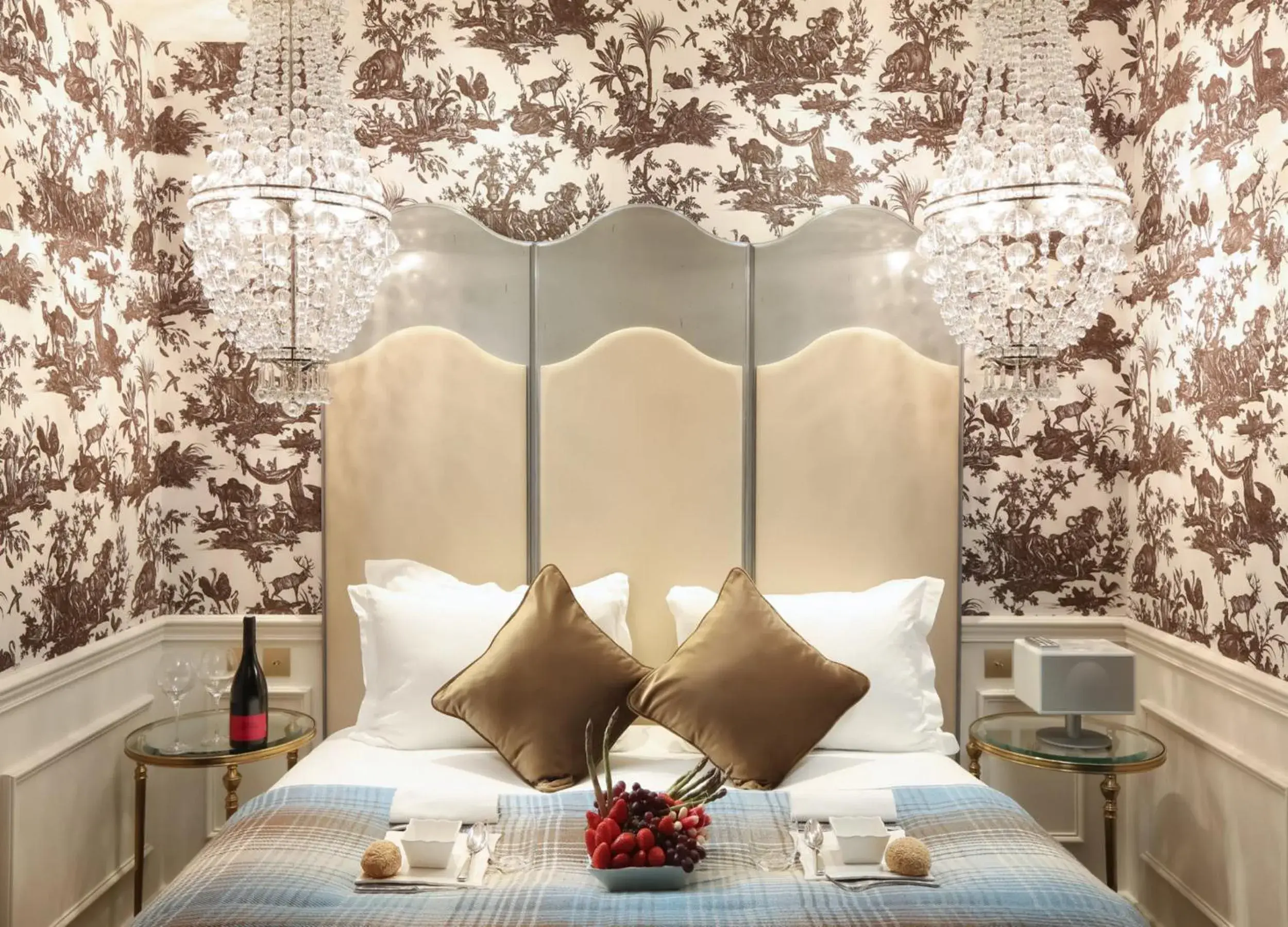 Bed in La Maison Favart Bed in La Maison Favart