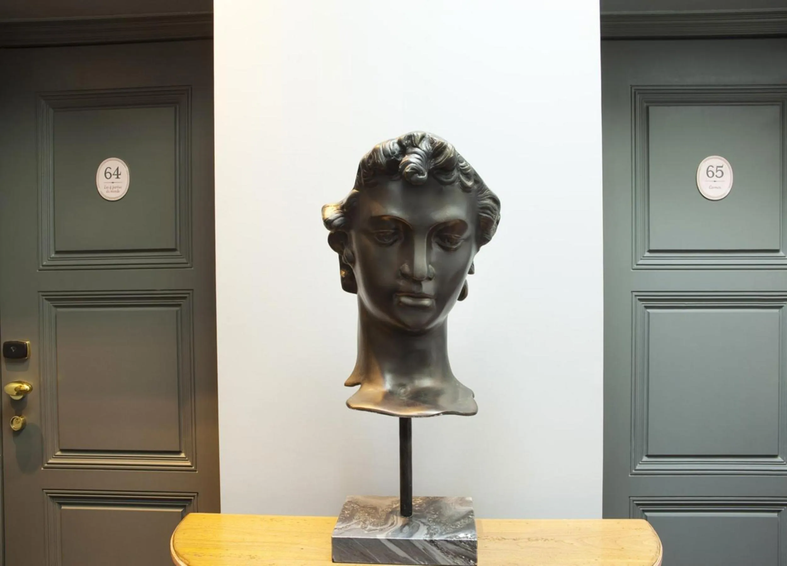 Decorative detail in La Maison Favart