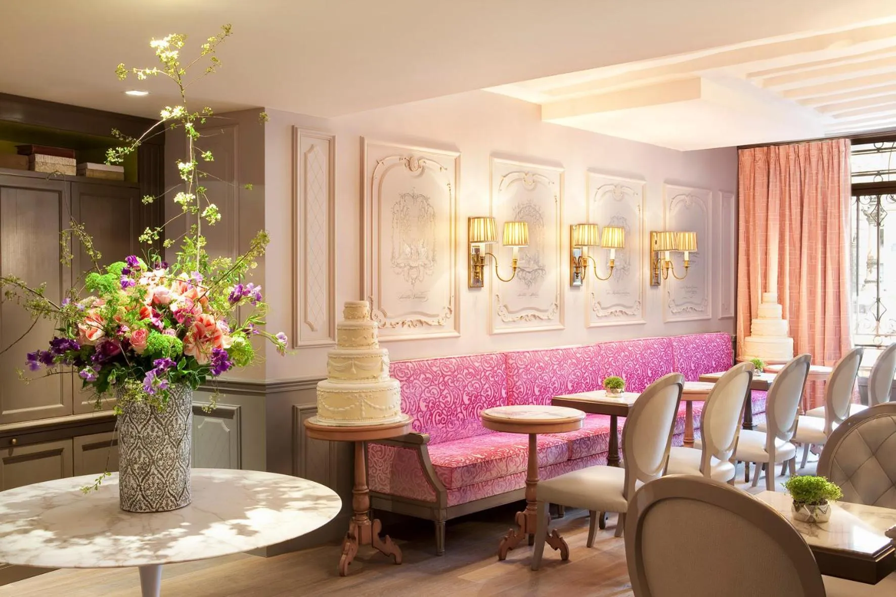 Restaurant/places to eat in La Maison Favart