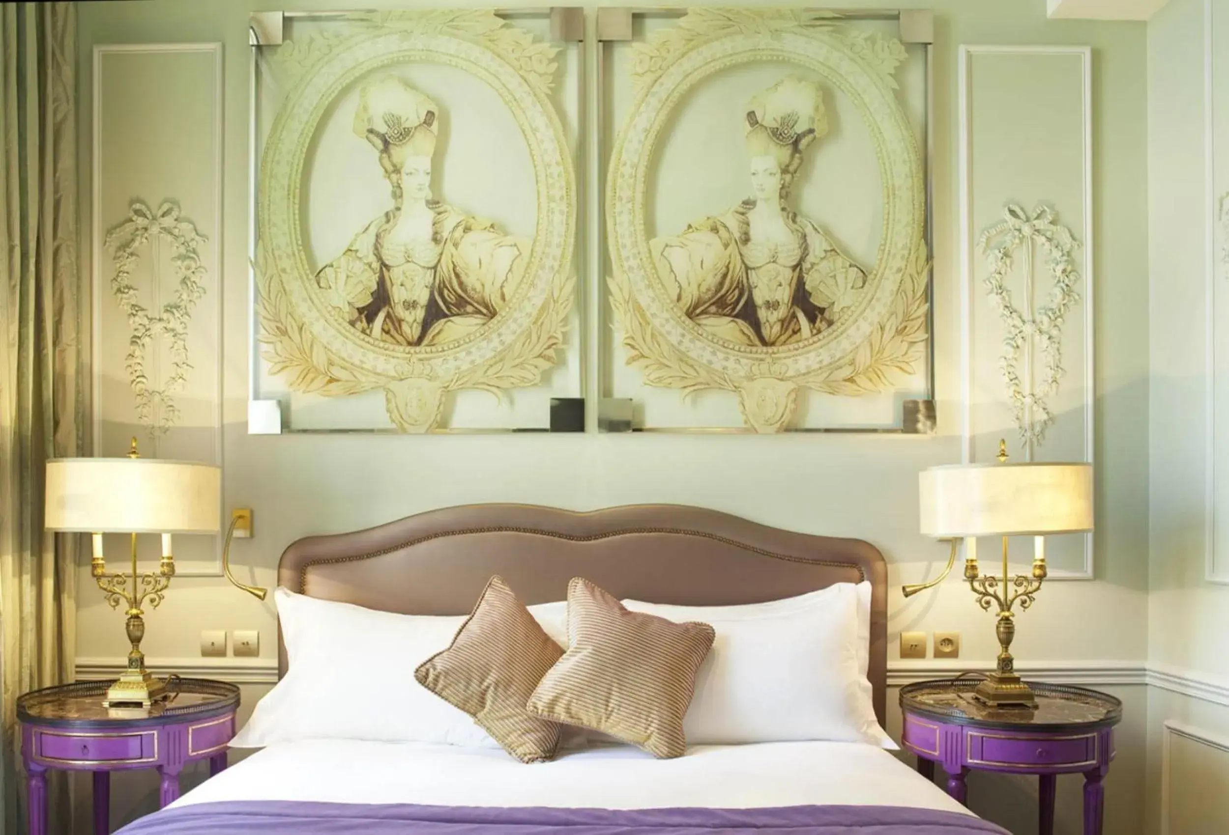 Bed in La Maison Favart Bed in La Maison Favart