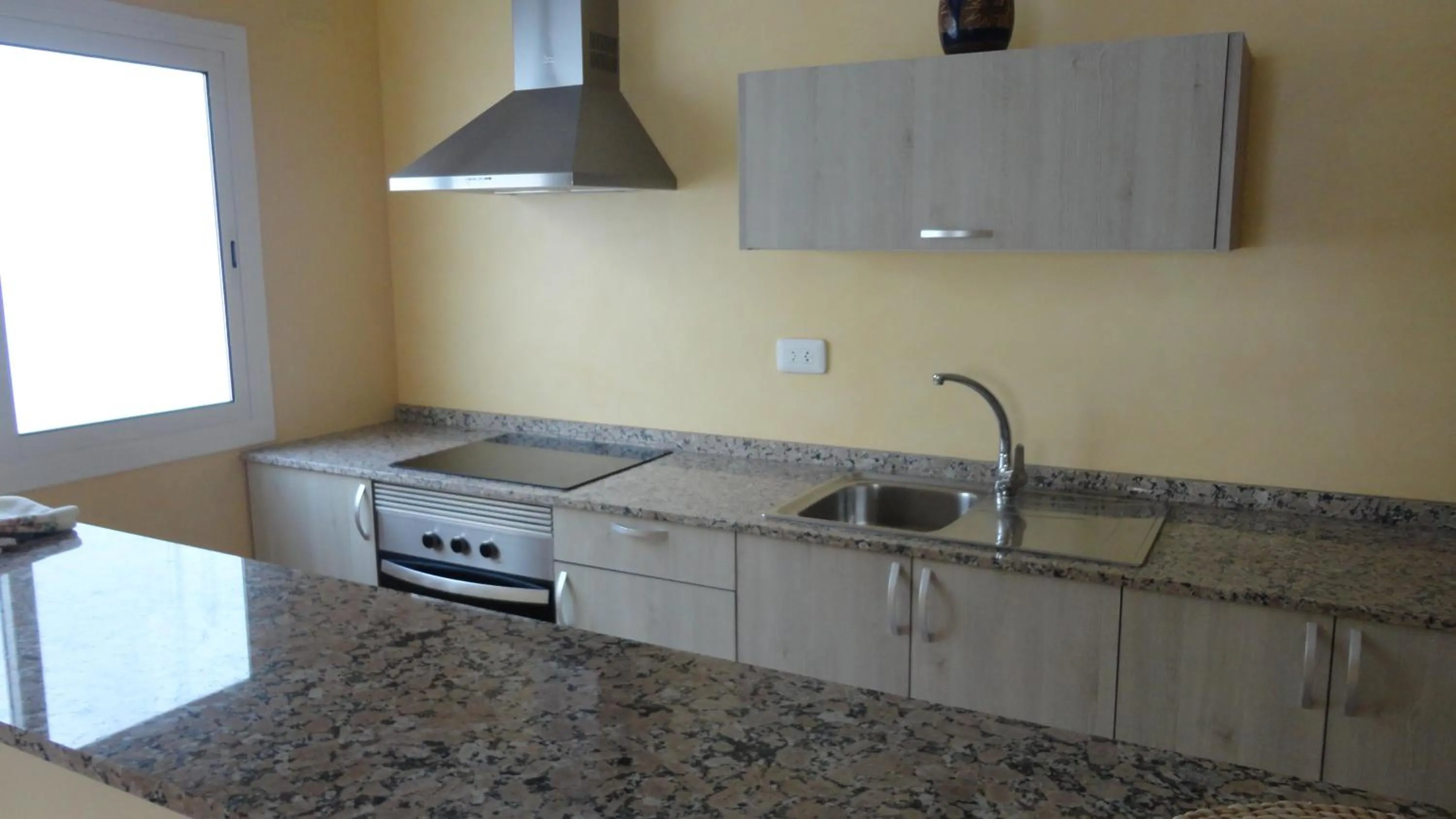 Apartamentos Cala Llonga