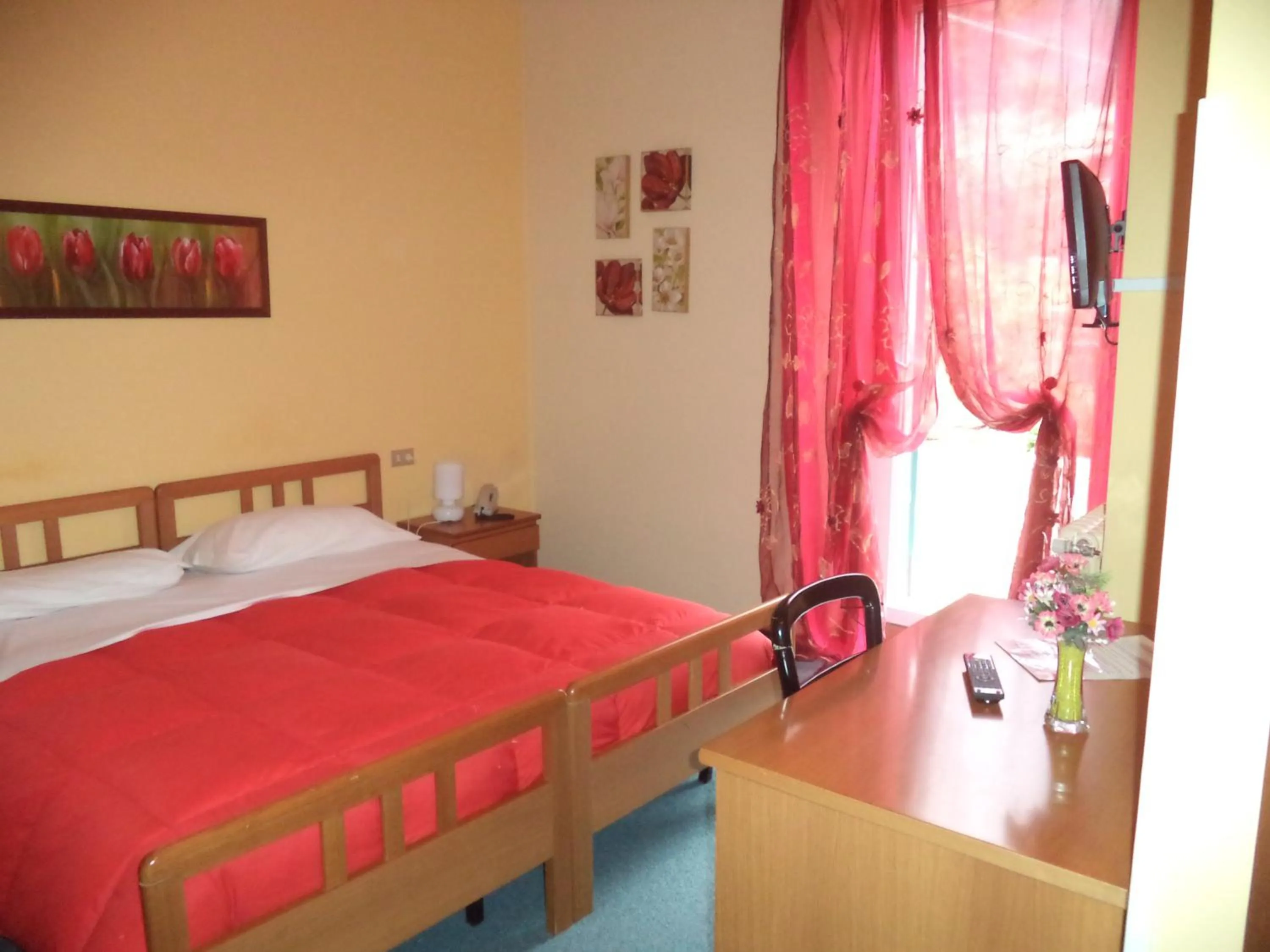 Photo of the whole room, Bed in Hotel Il Nibbio