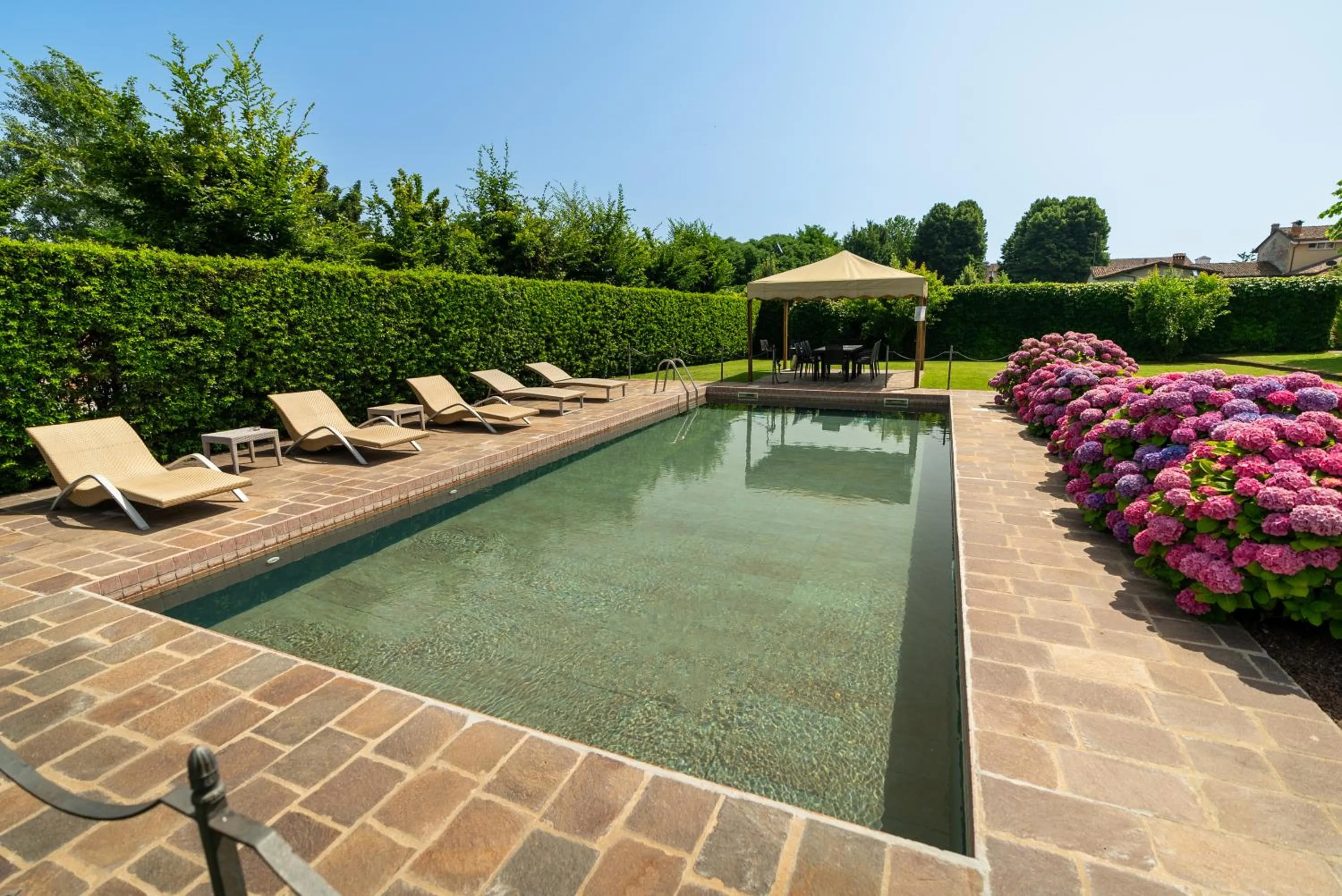 Swimming pool in Hotel I Somaschi