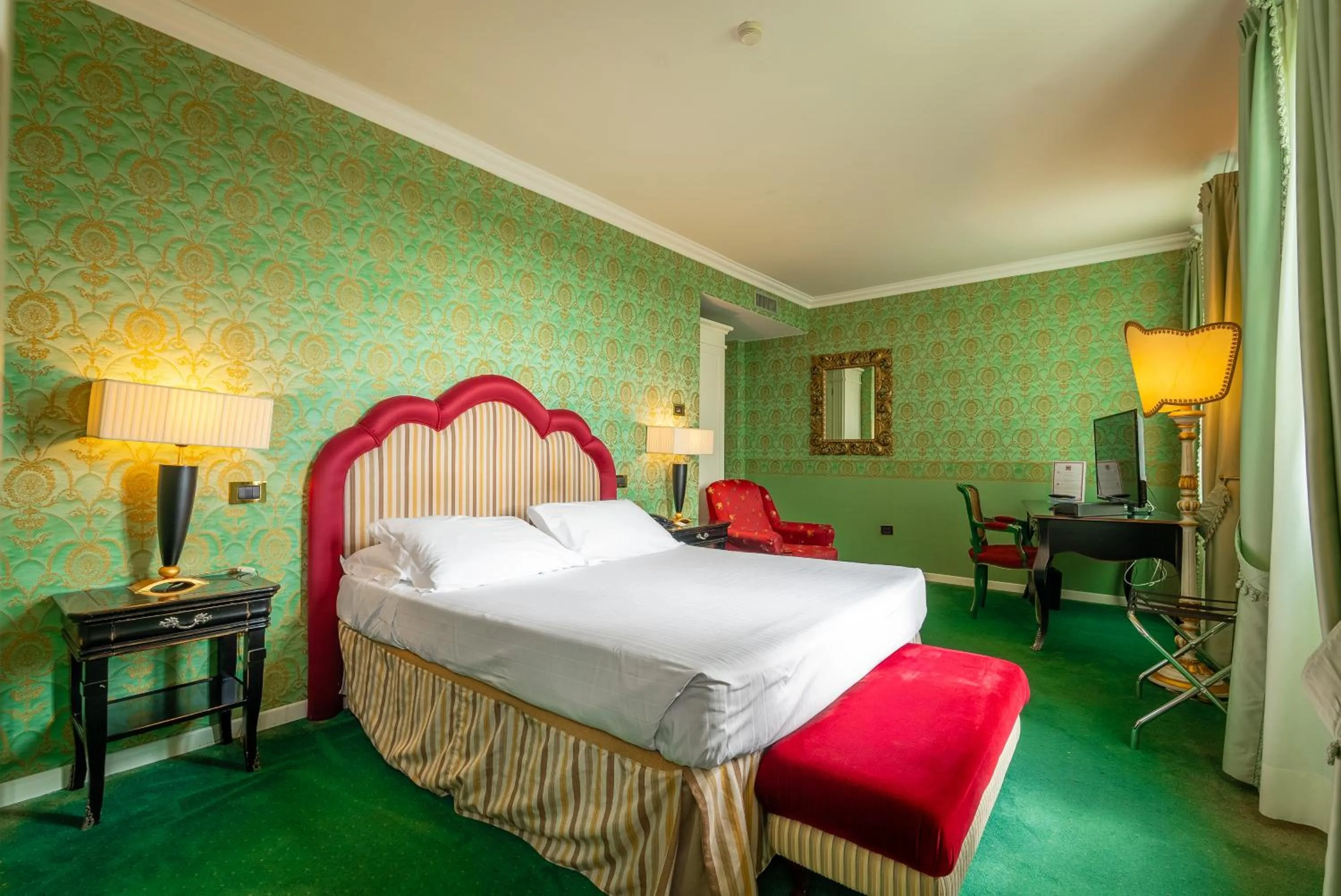 Bedroom, Bed in Hotel I Somaschi