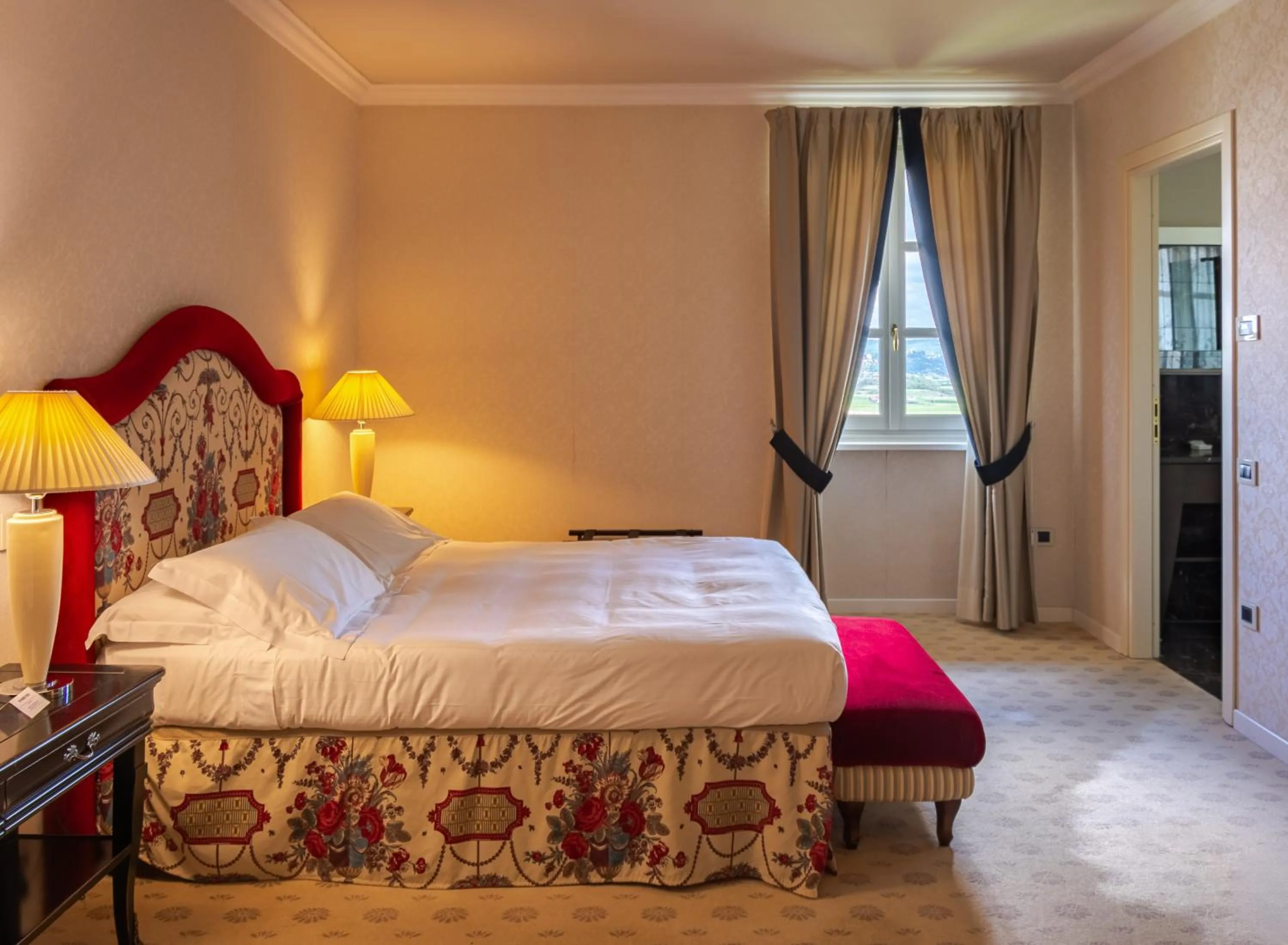 Bedroom, Bed in Hotel I Somaschi