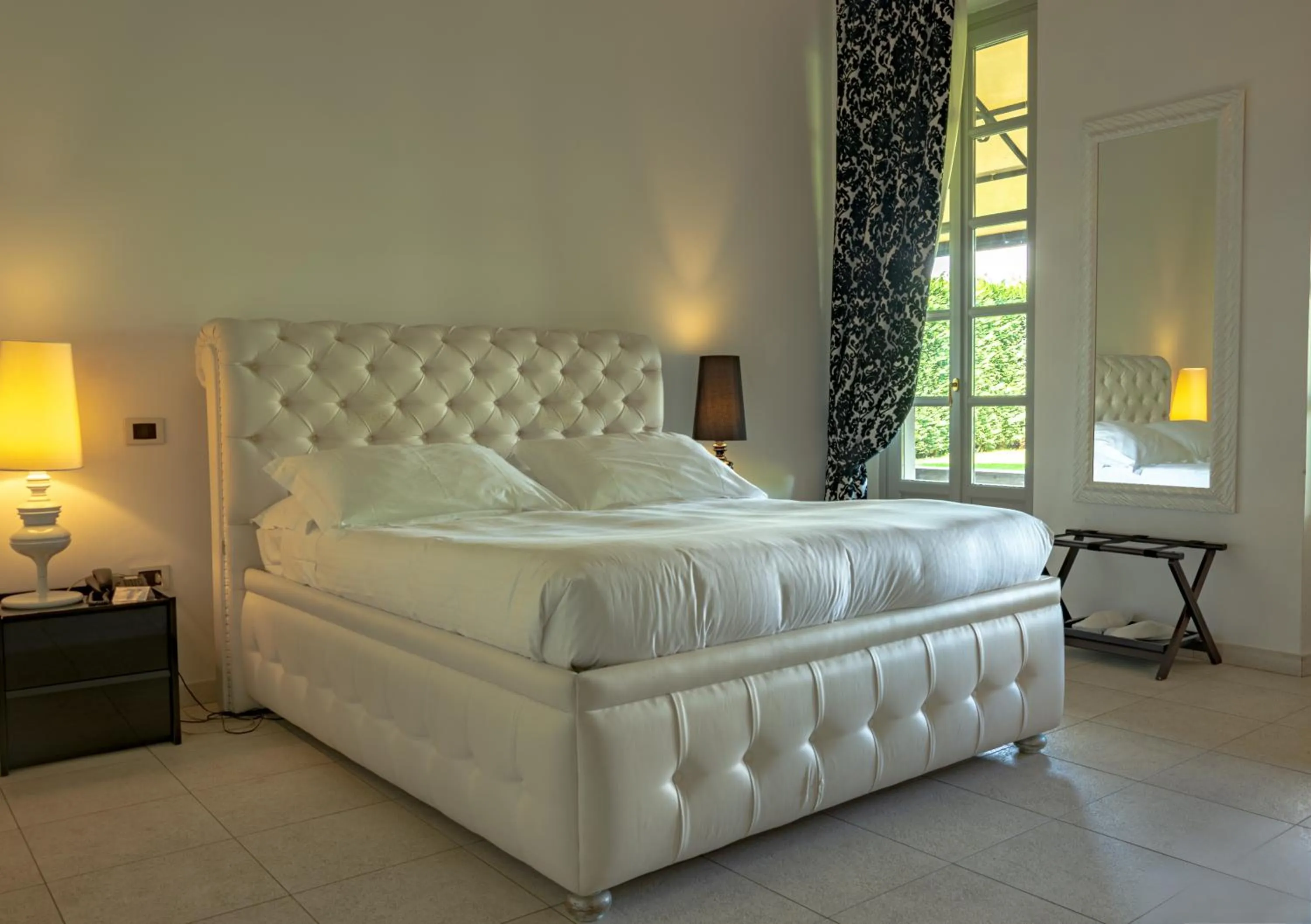 Bedroom, Bed in Hotel I Somaschi