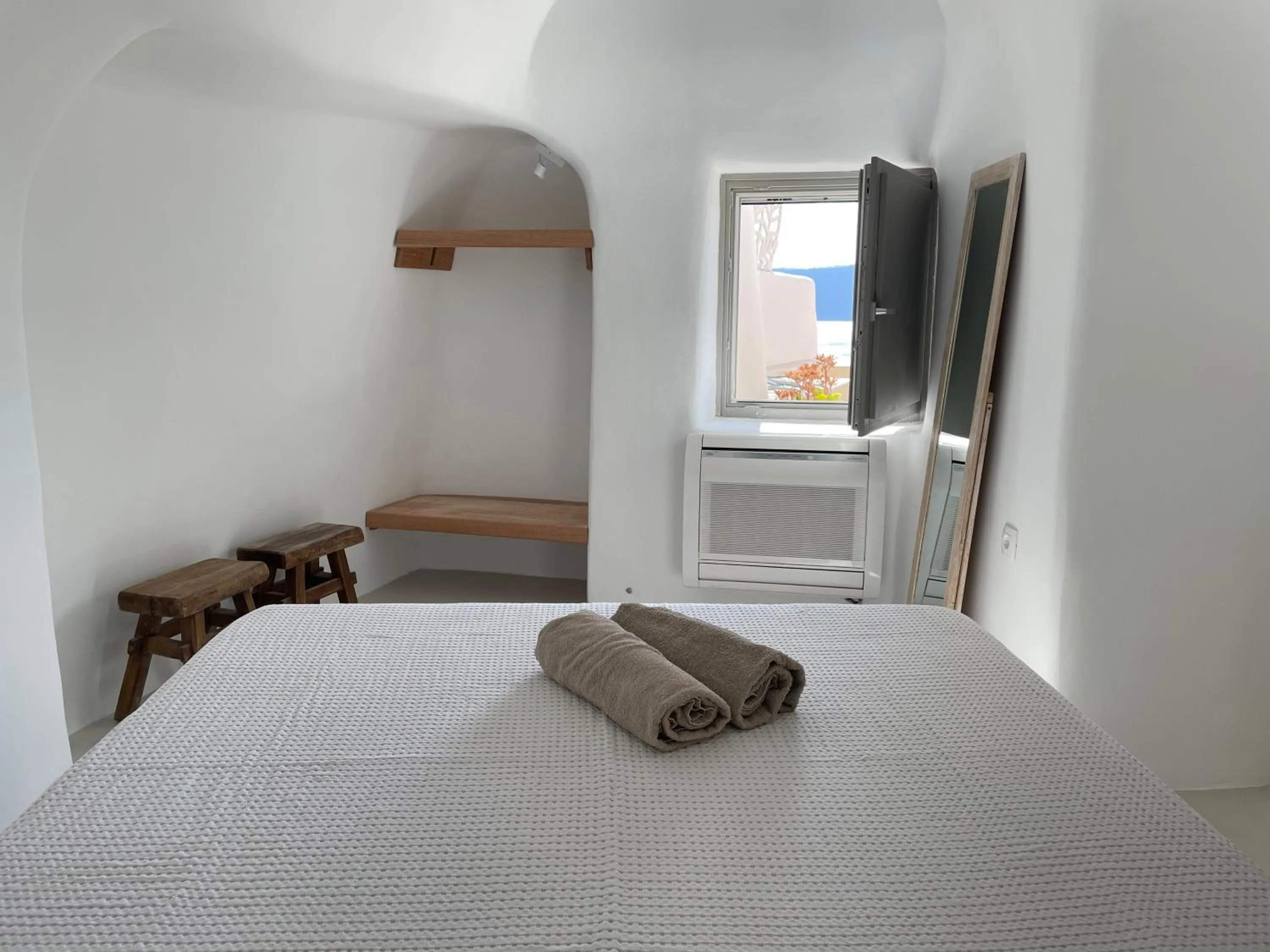 Bed in Cosmoia Cave House