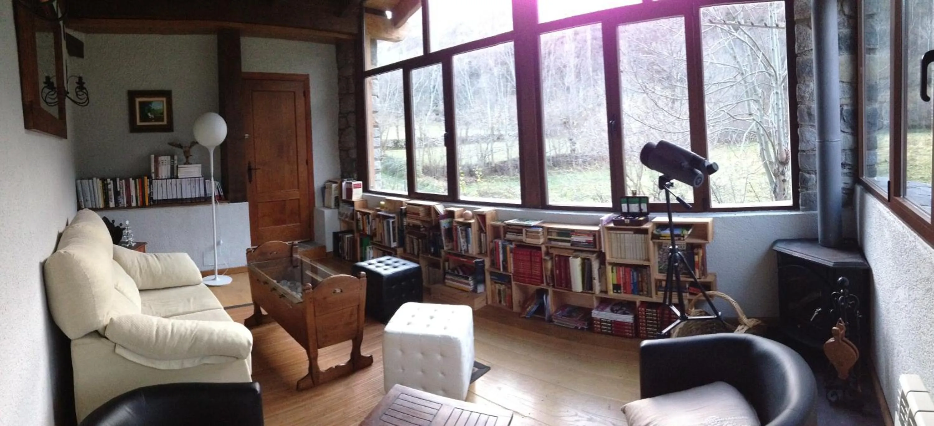 Library in Hotel Casa Arcas
