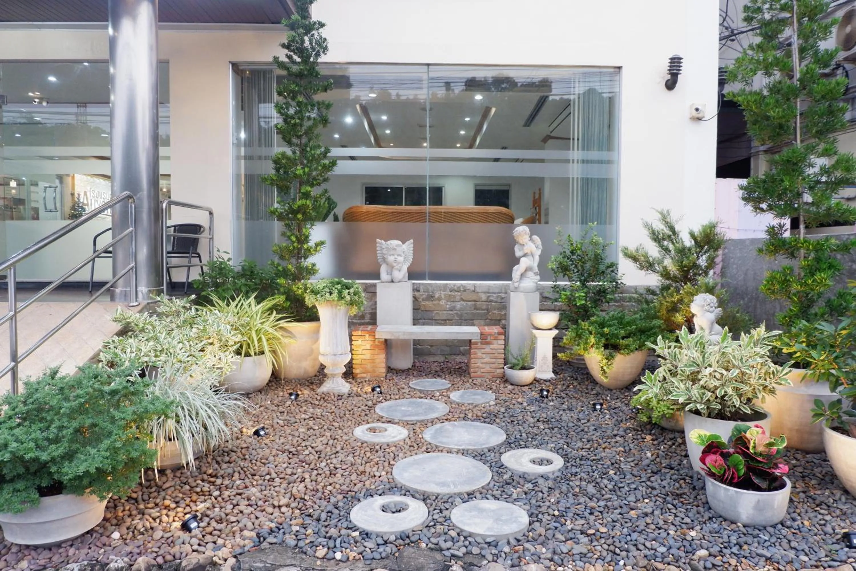 Area and facilities in Auychai Grand Hotel