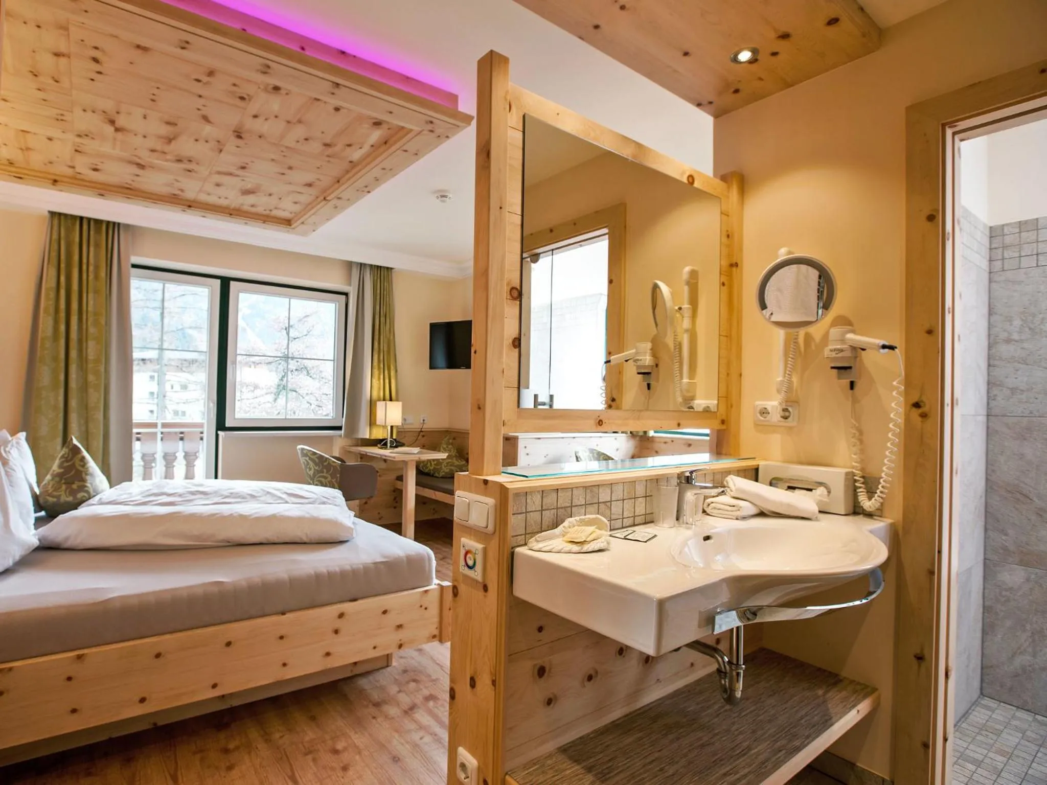 Day, Bed in Sylvana's Wohlfühl Hotel