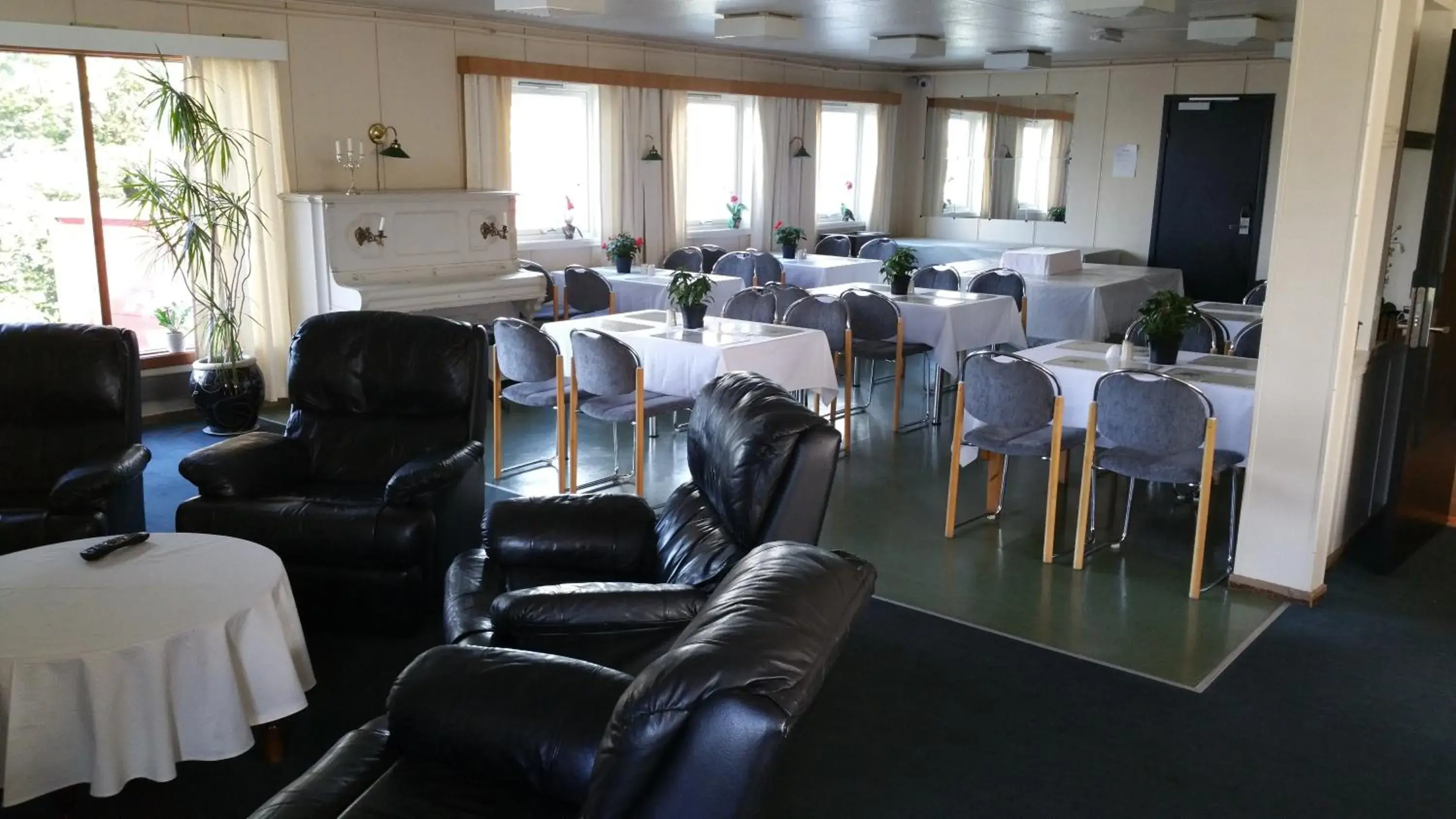 Restaurant/places to eat in Skeisvang Gjestgiveri Restaurant/places to eat in Skeisvang Gjestgiveri