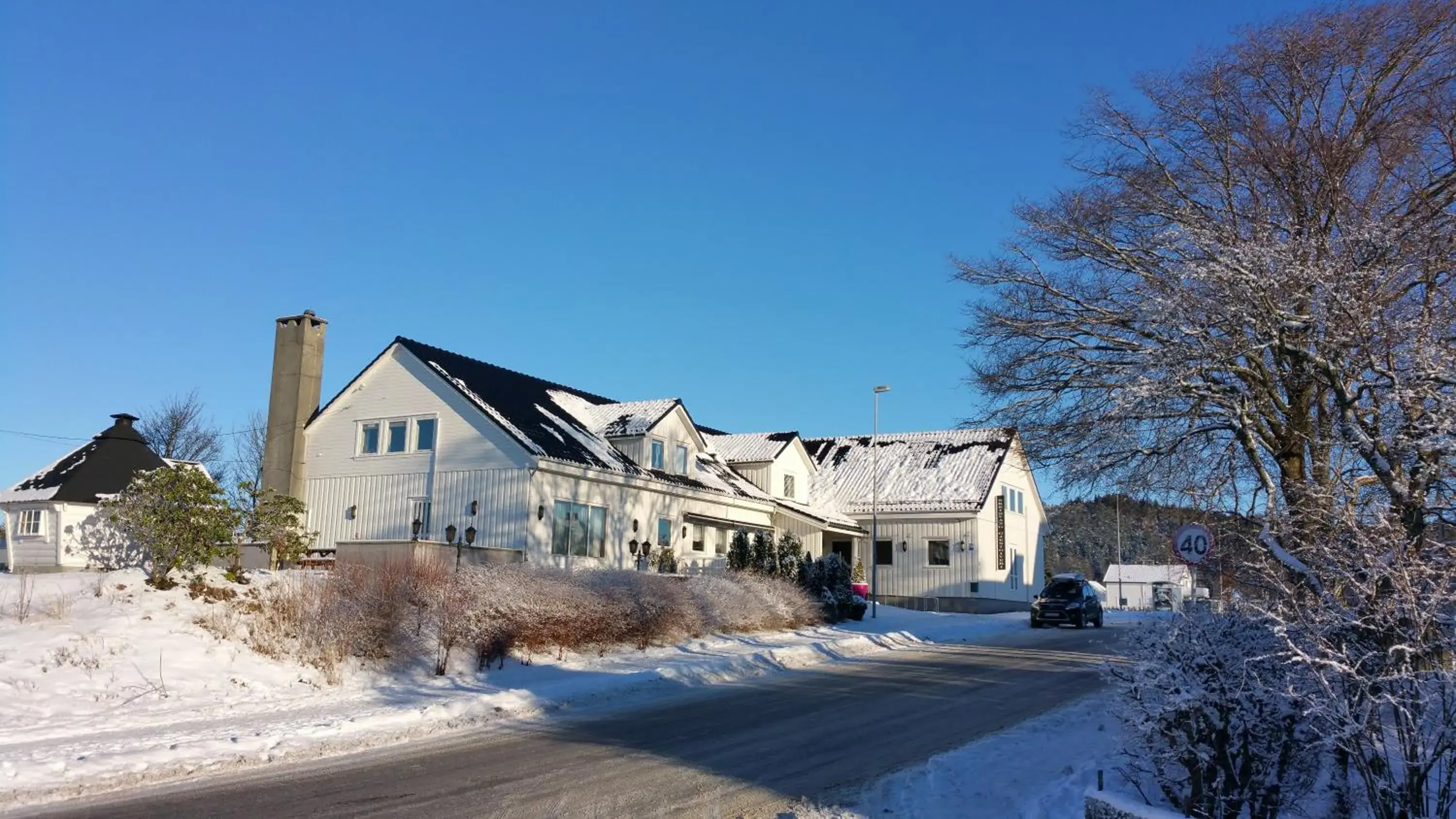 Property building in Skeisvang Gjestgiveri Property building in Skeisvang Gjestgiveri