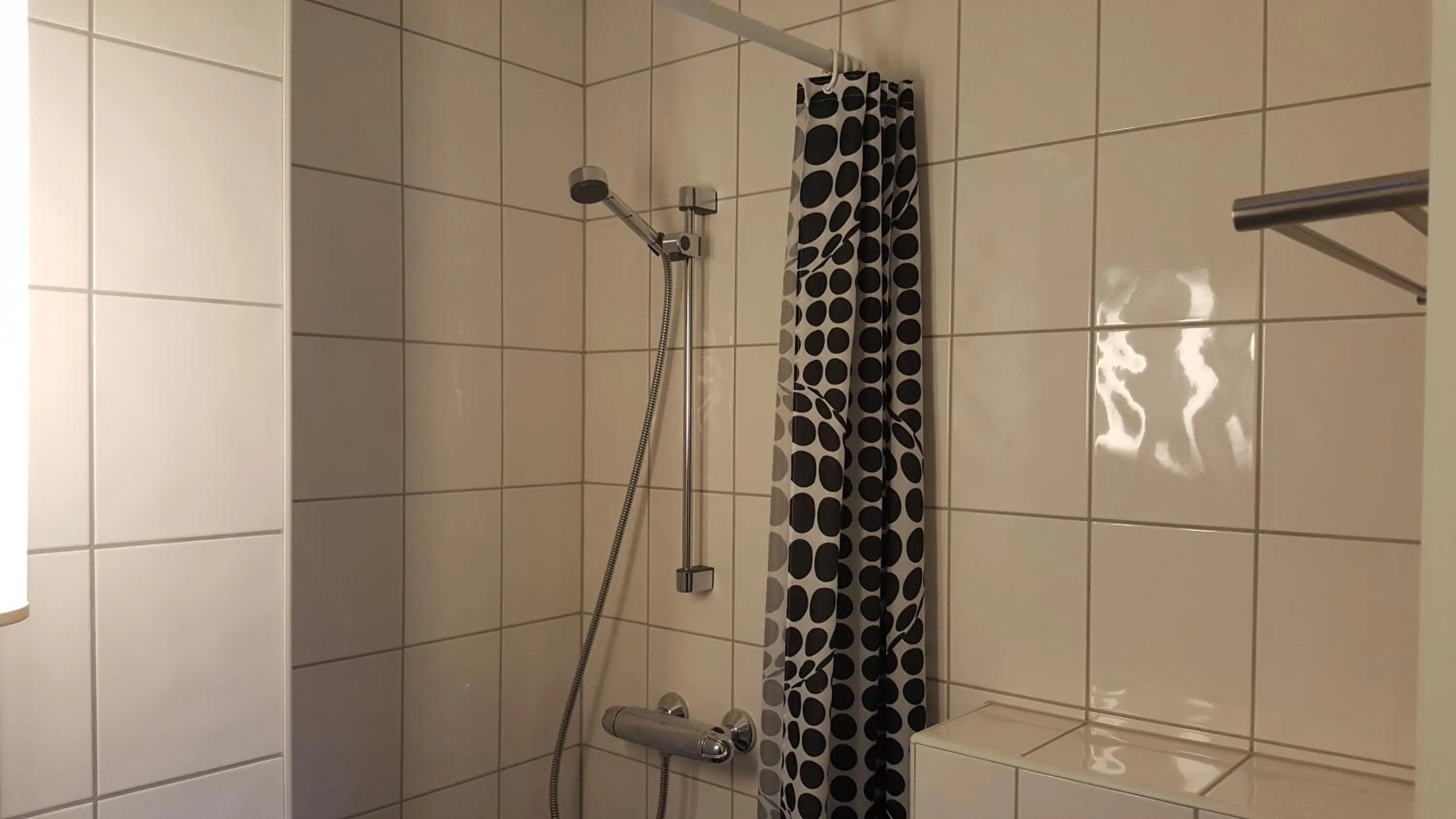 Shower in Skeisvang Gjestgiveri