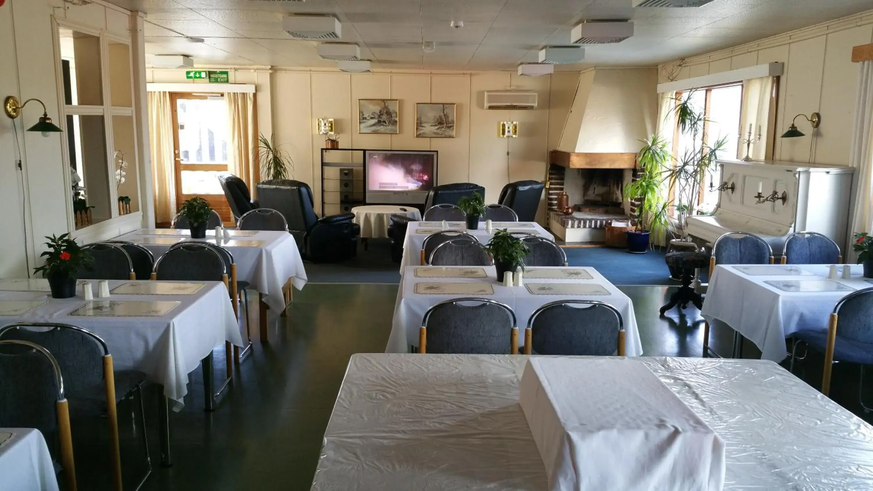 Restaurant/places to eat in Skeisvang Gjestgiveri Restaurant/places to eat in Skeisvang Gjestgiveri